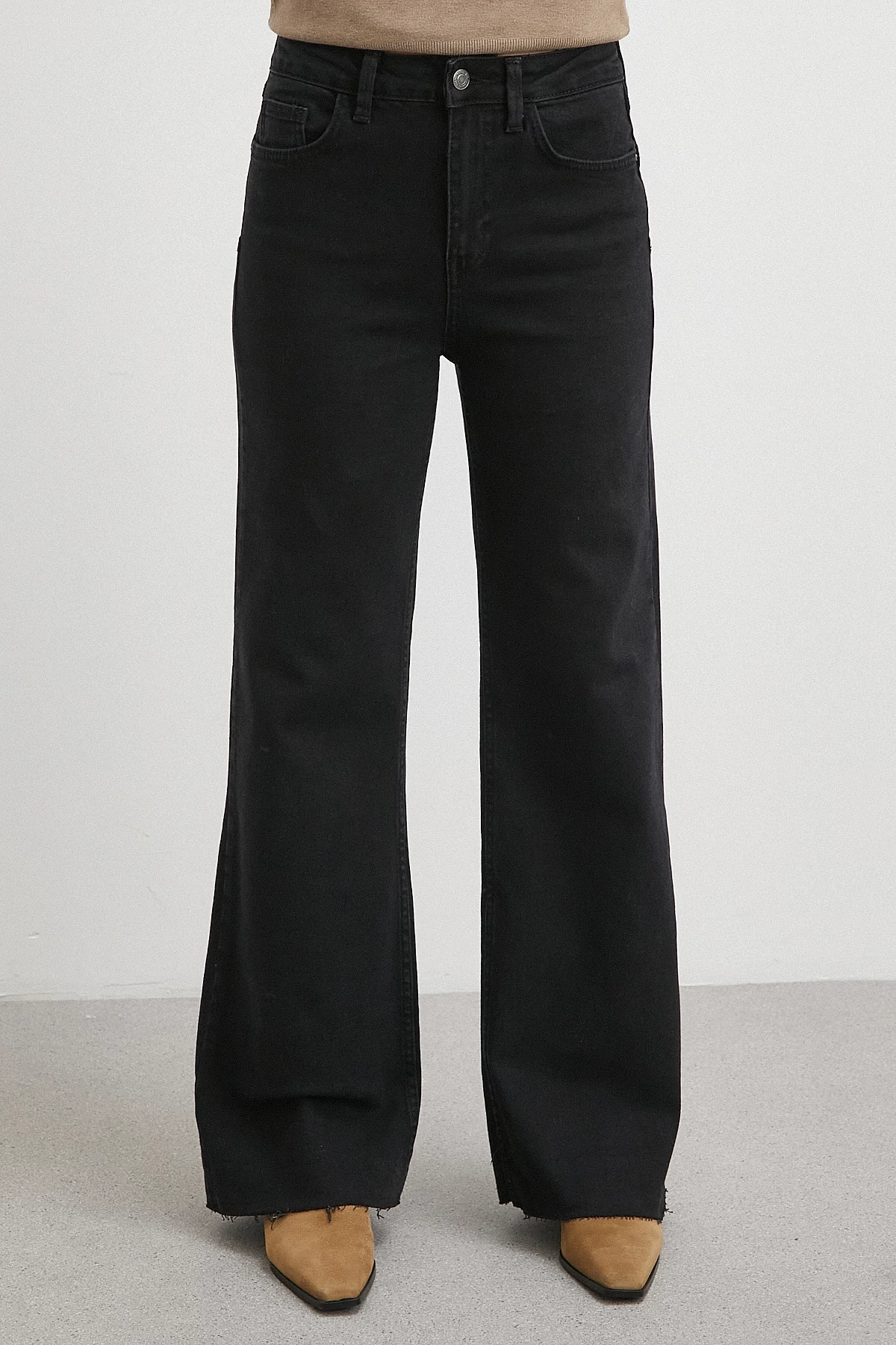 Push Up Kesik Geniş Paça Jean Siyah