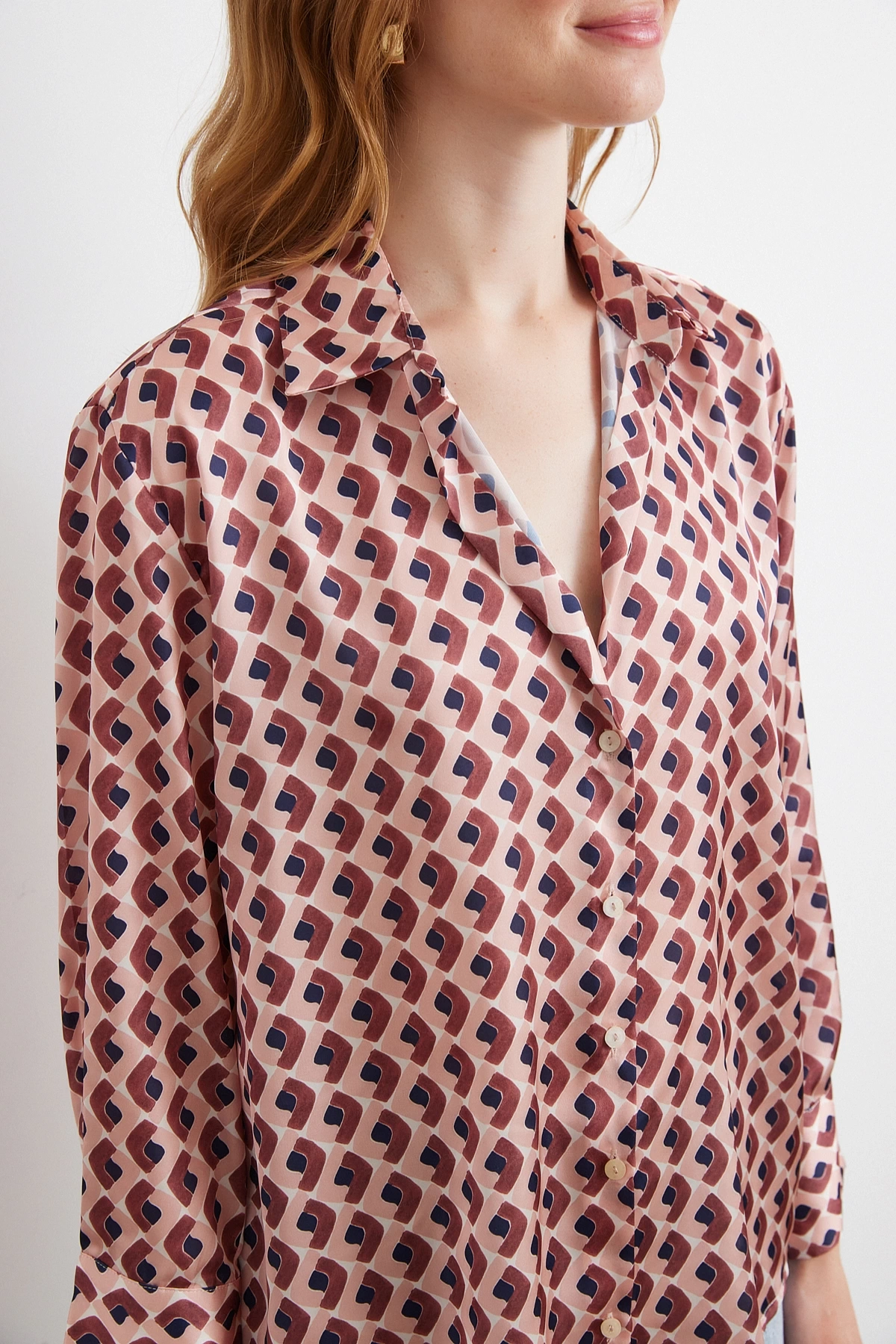 Geometrik Desenli Saten Gömlek Pembe