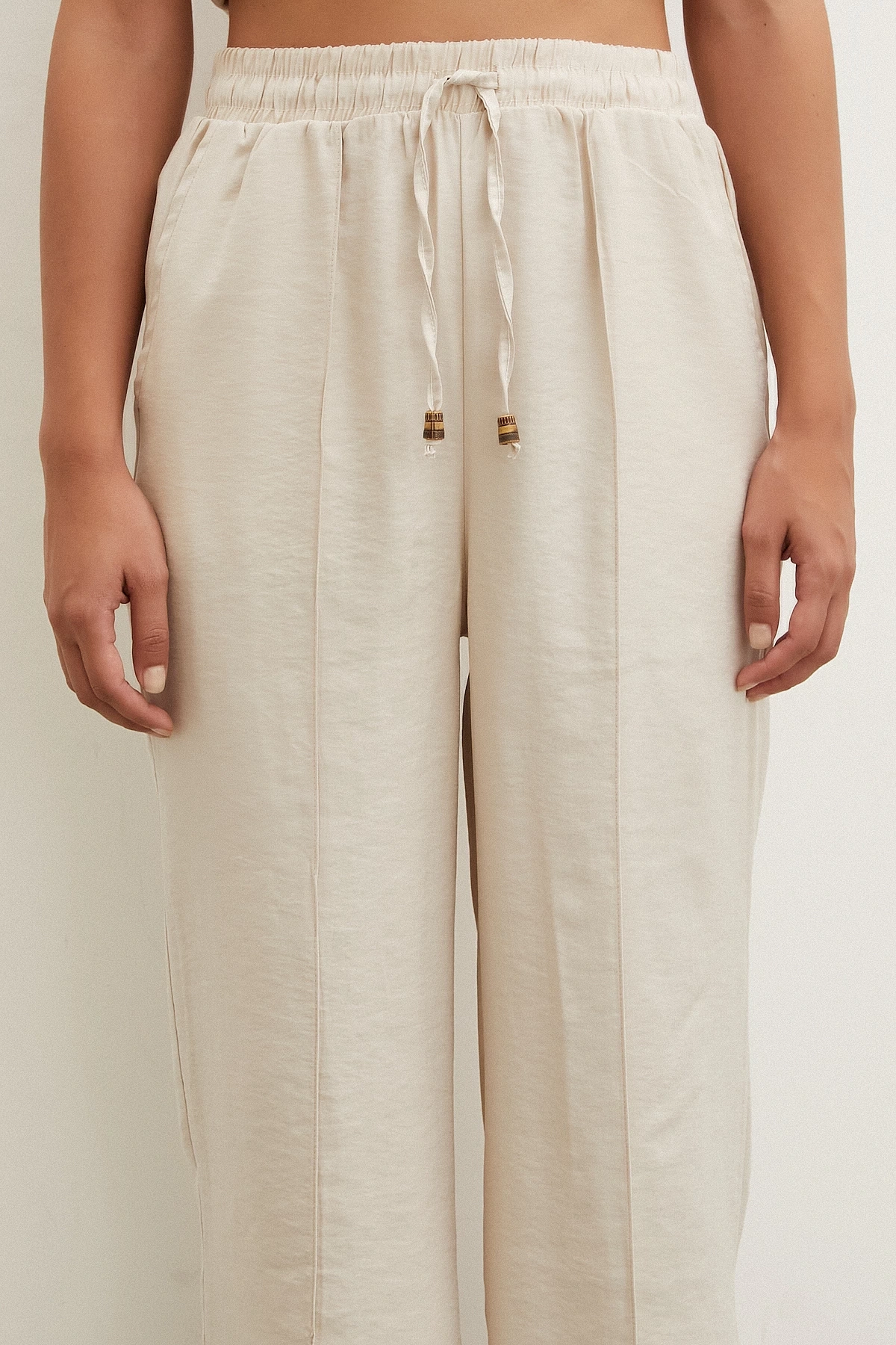 Belden Bağlamalı Pantolon Bej