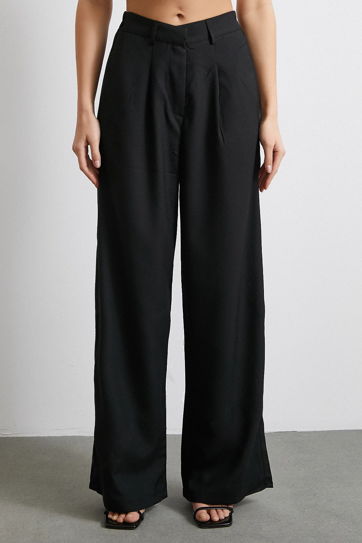 Yüksek Bel Beli Lastikli Geniş Paça Pantolon Siyah