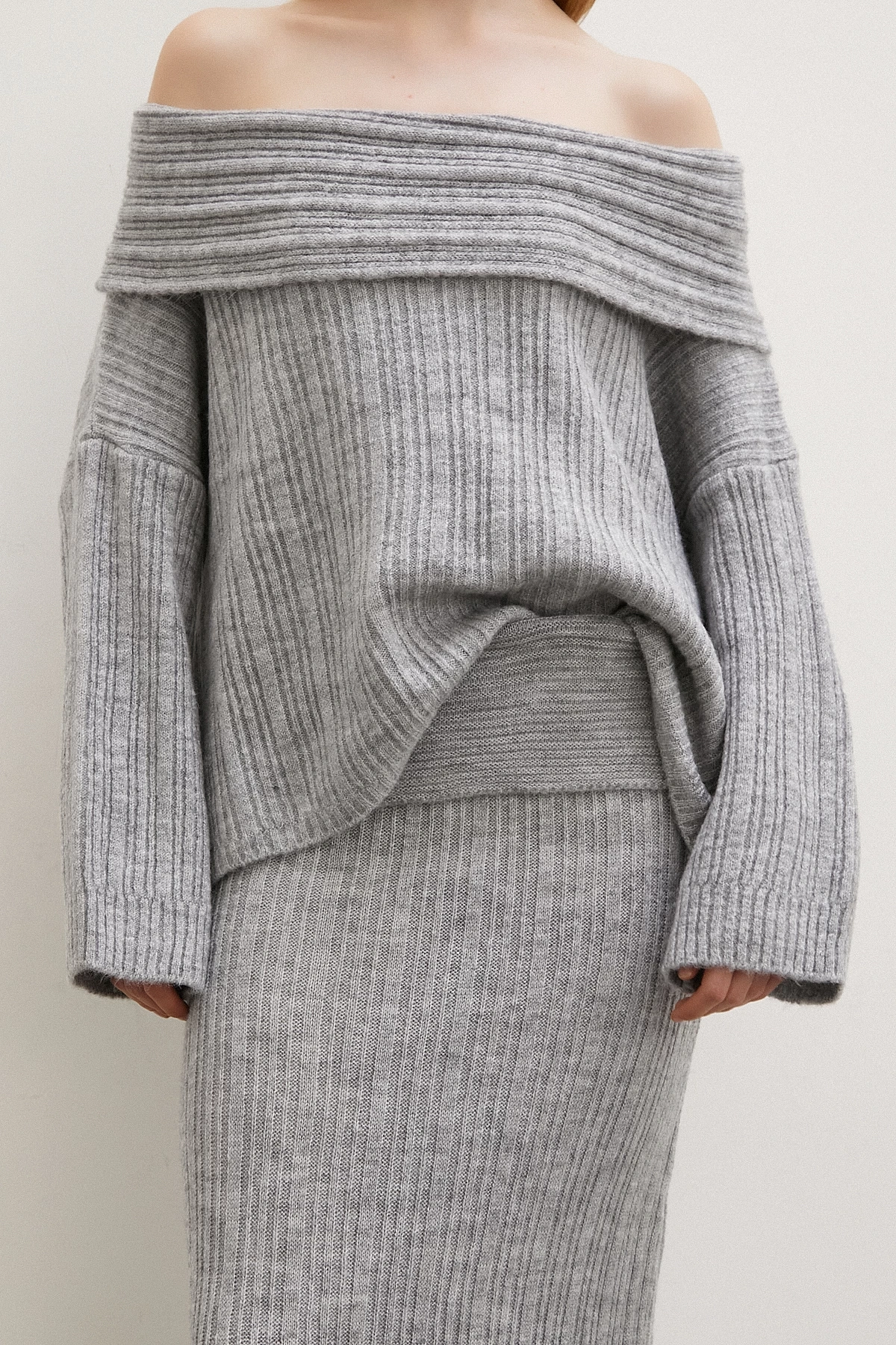 Etekli Madonna Yaka Takım Gri