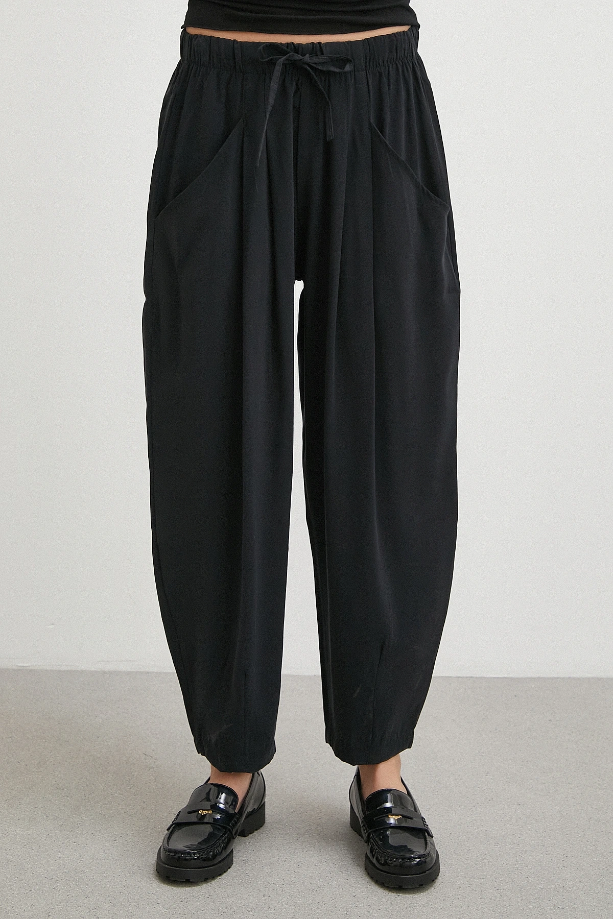 Bağcıklı Beli Lastikli Pileli Pantolon Siyah