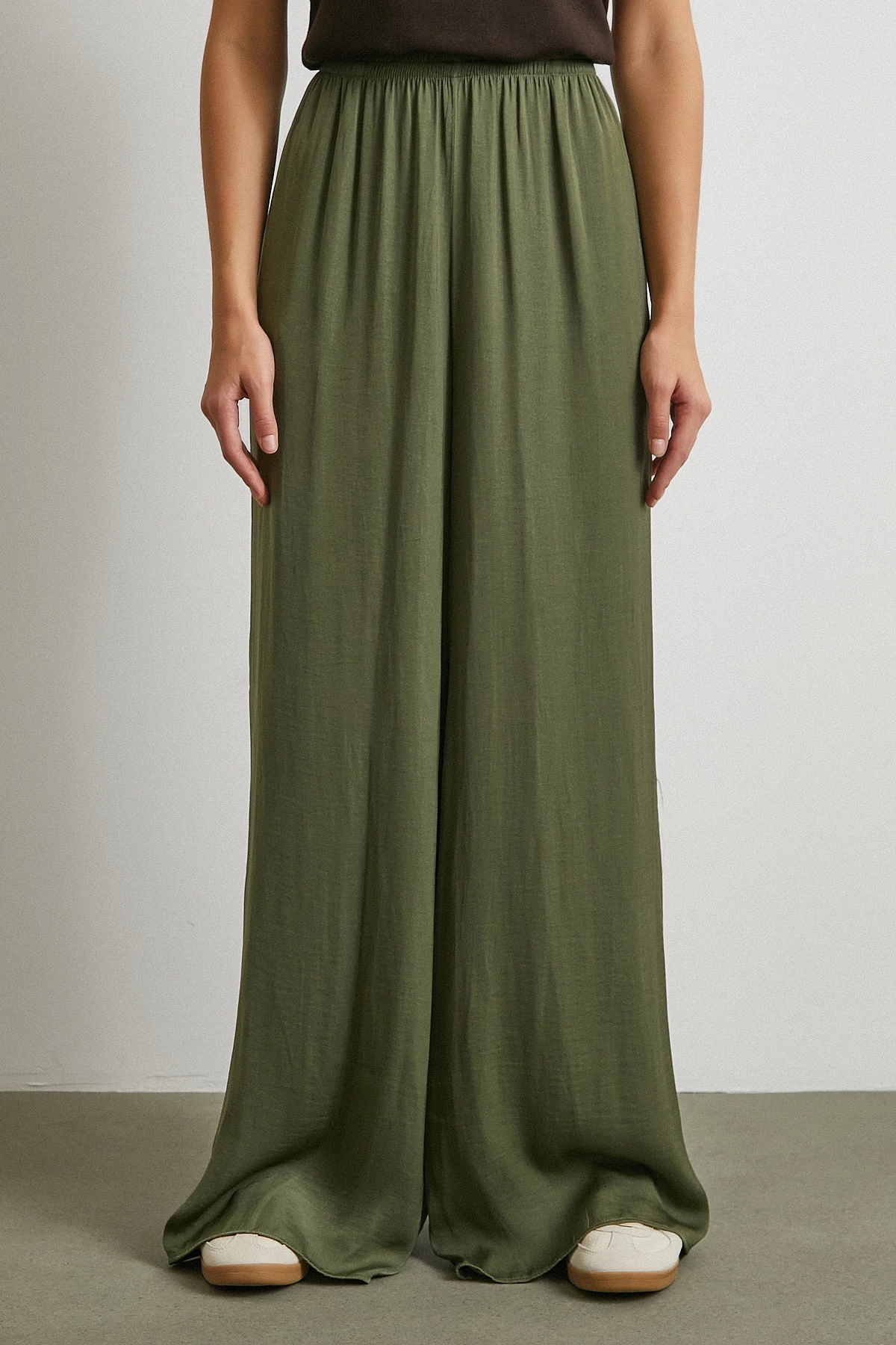 Beli Lastikli Dökümlü Geniş Paça Pantolon Haki