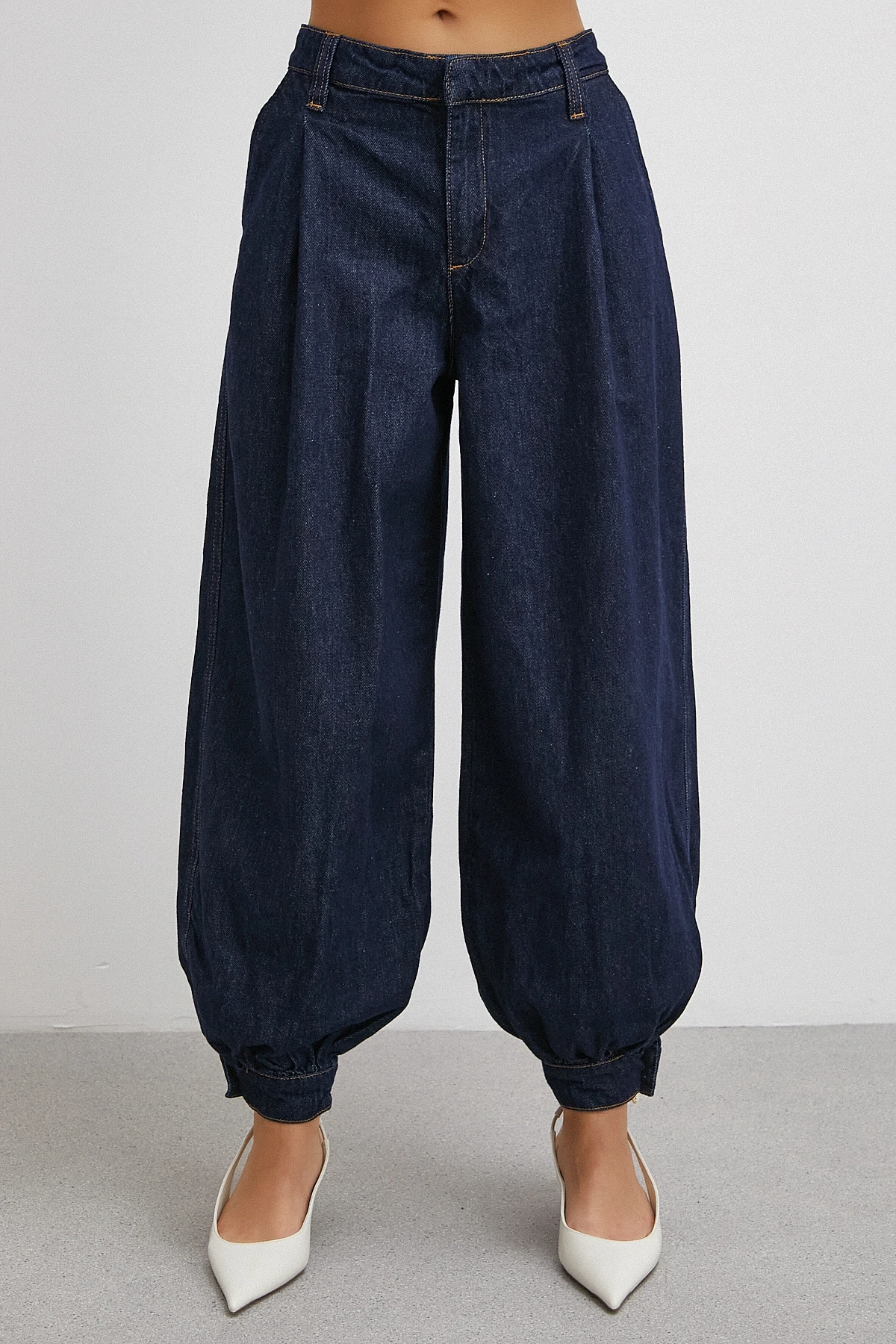 Paçası Düğmeli Yüksek Bel Mom Jean Lacivert