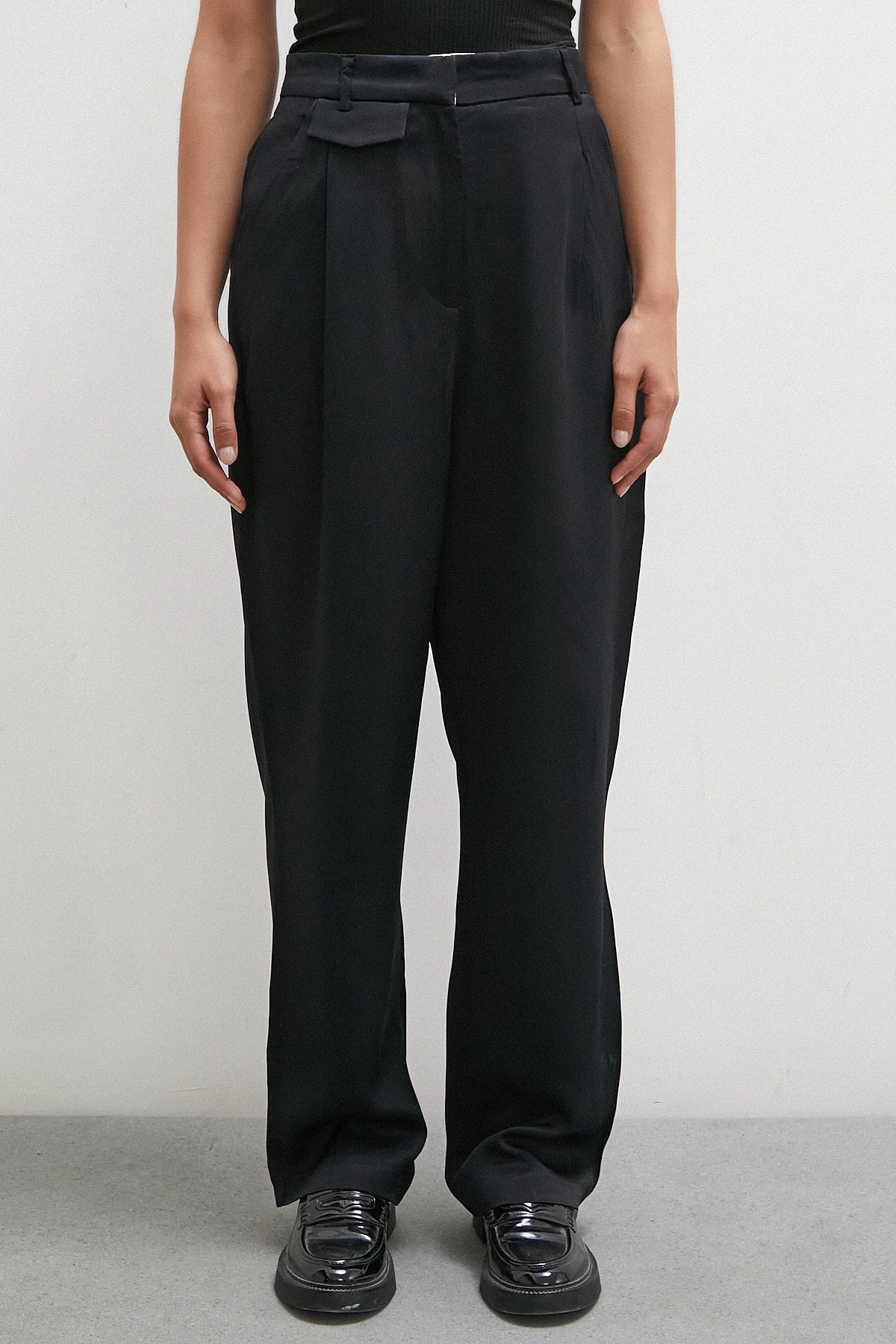 Kemer Detaylı Klasik Pantolon Siyah