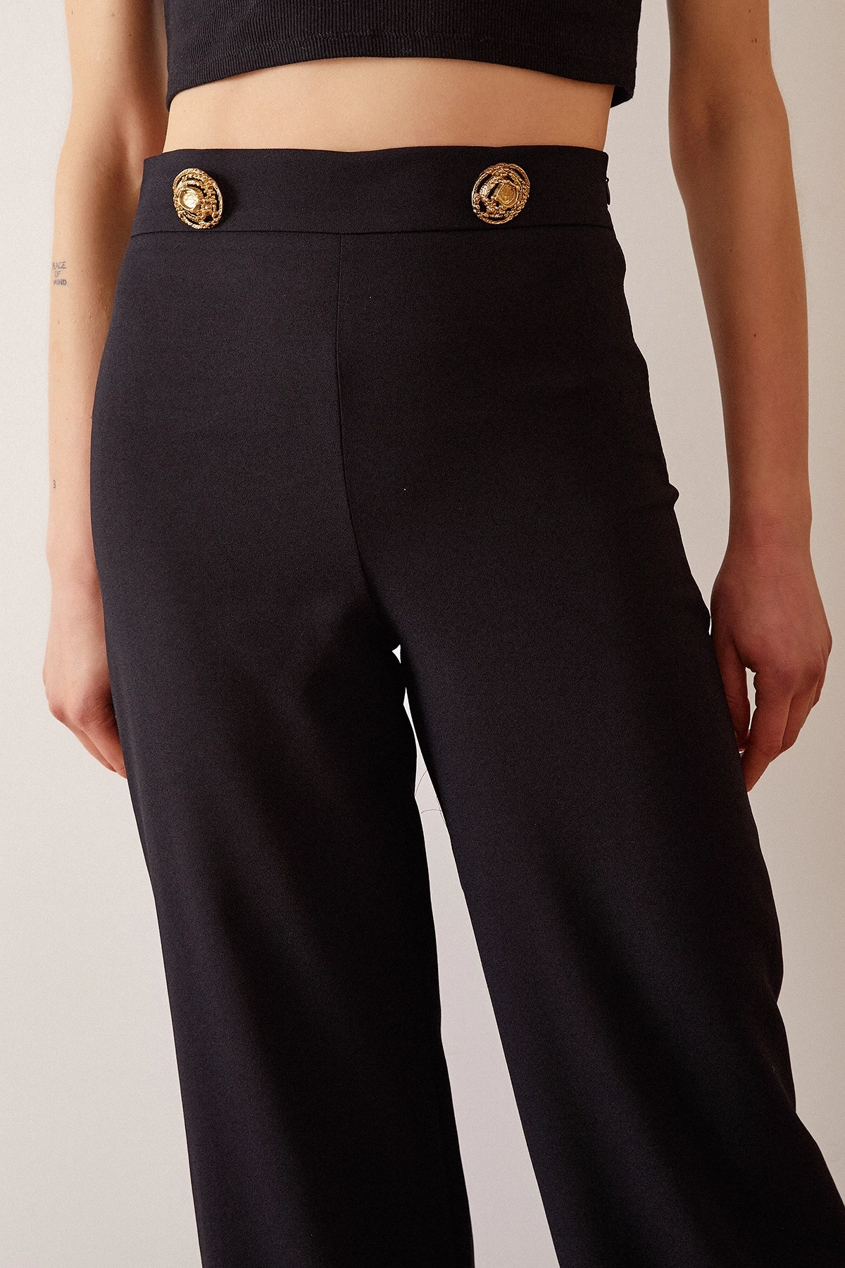 Düğme Detaylı Salaş Pantolon Siyah