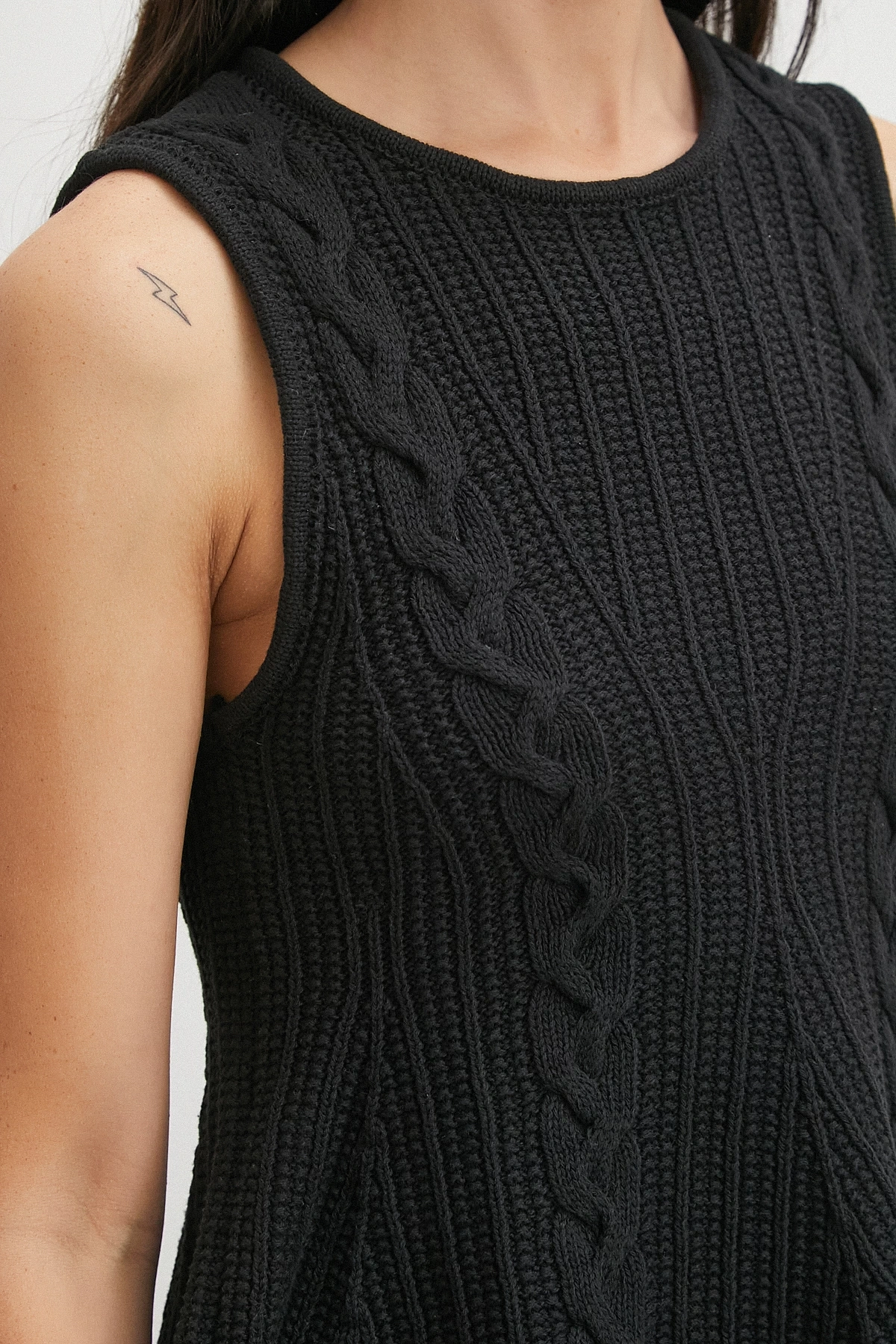 Burgu Örgü Kolsuz Triko Siyah