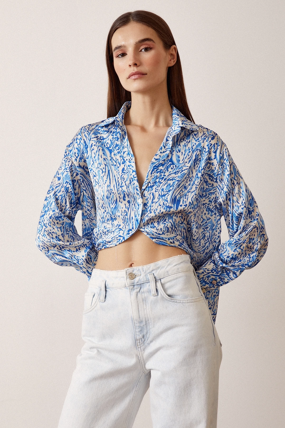 V Yaka Desenli Saten Gömlek Saks