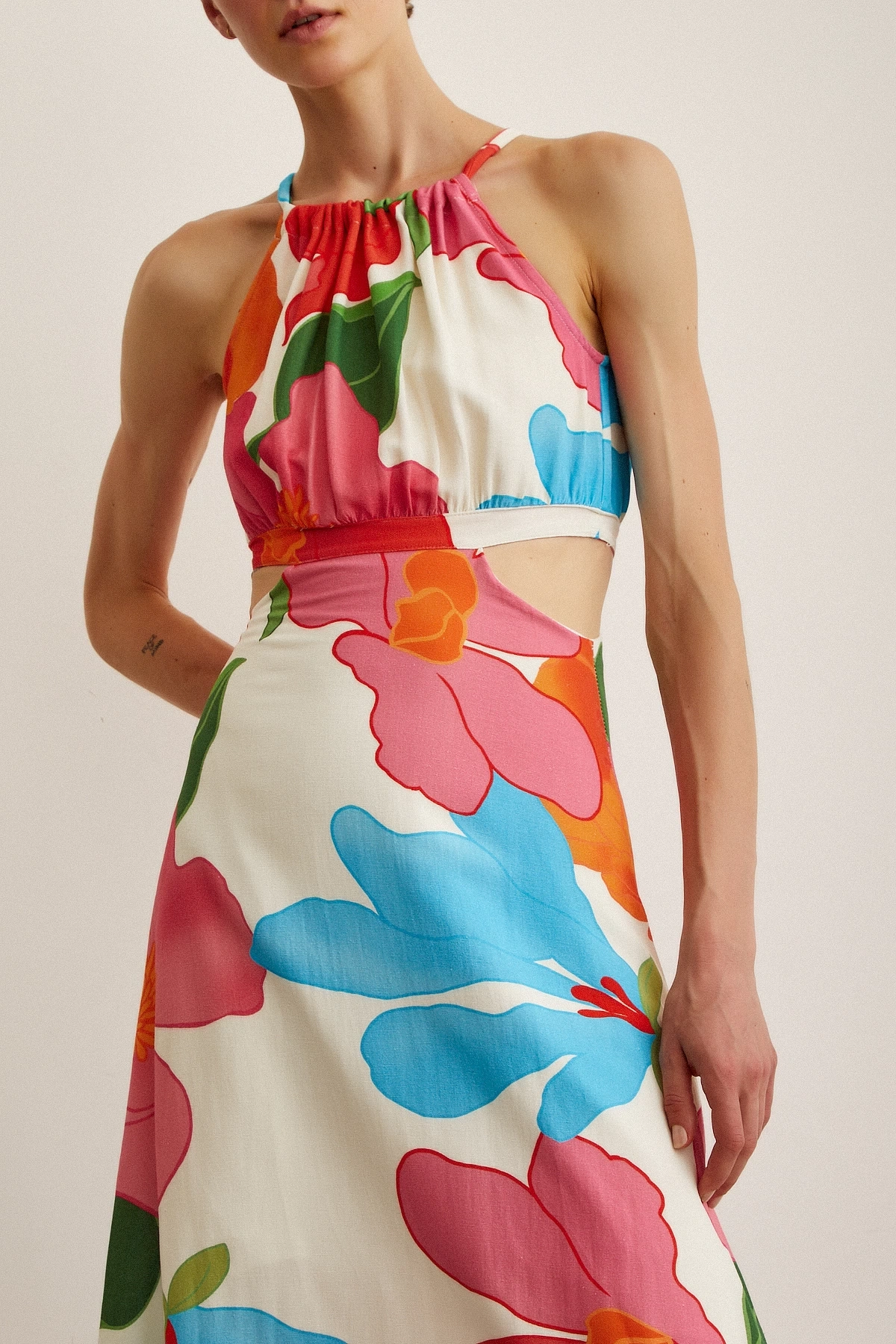 Yanları Dekolteli Askılı Desenli Elbise Mavi