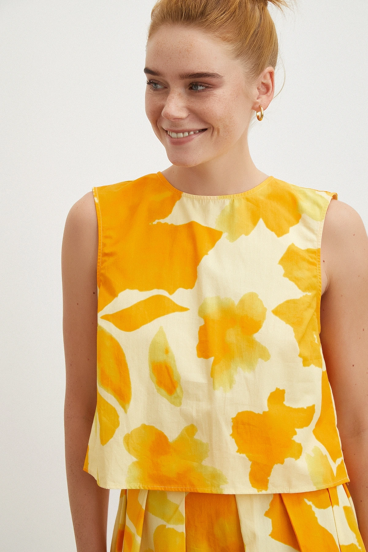 Batik Desen Sıfır Kol Bluz Sarı