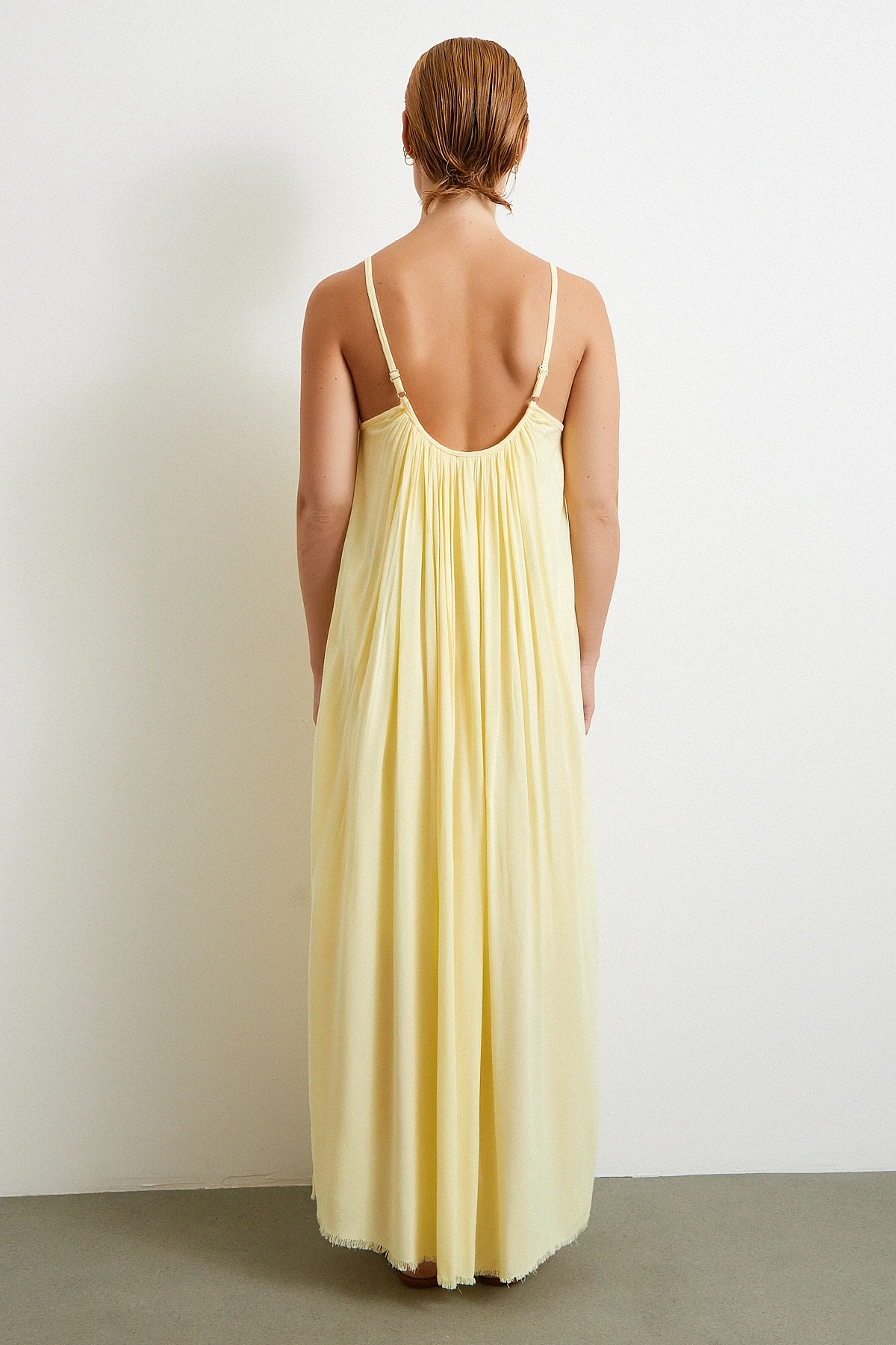 Askılı Piliseli Geniş Elbise Sarı