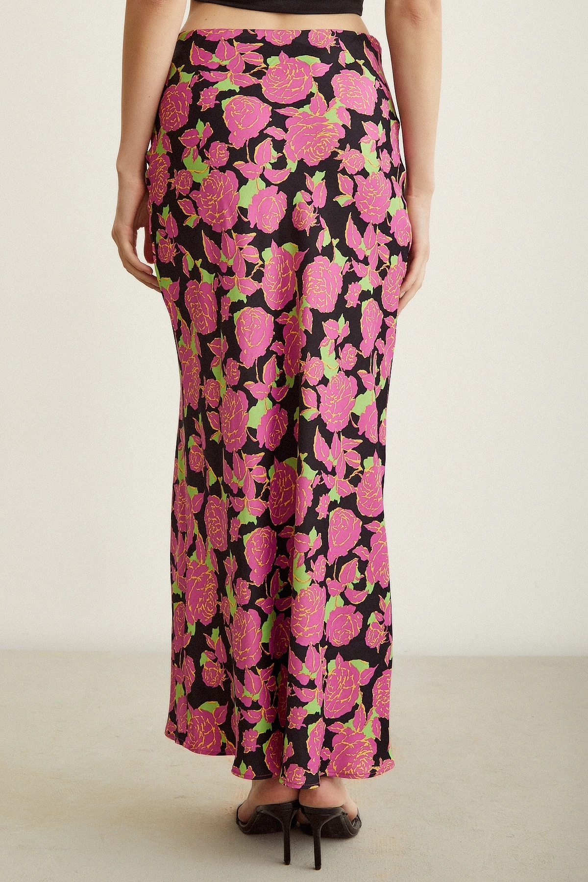 Gül Desenli Saten Etek Pembe