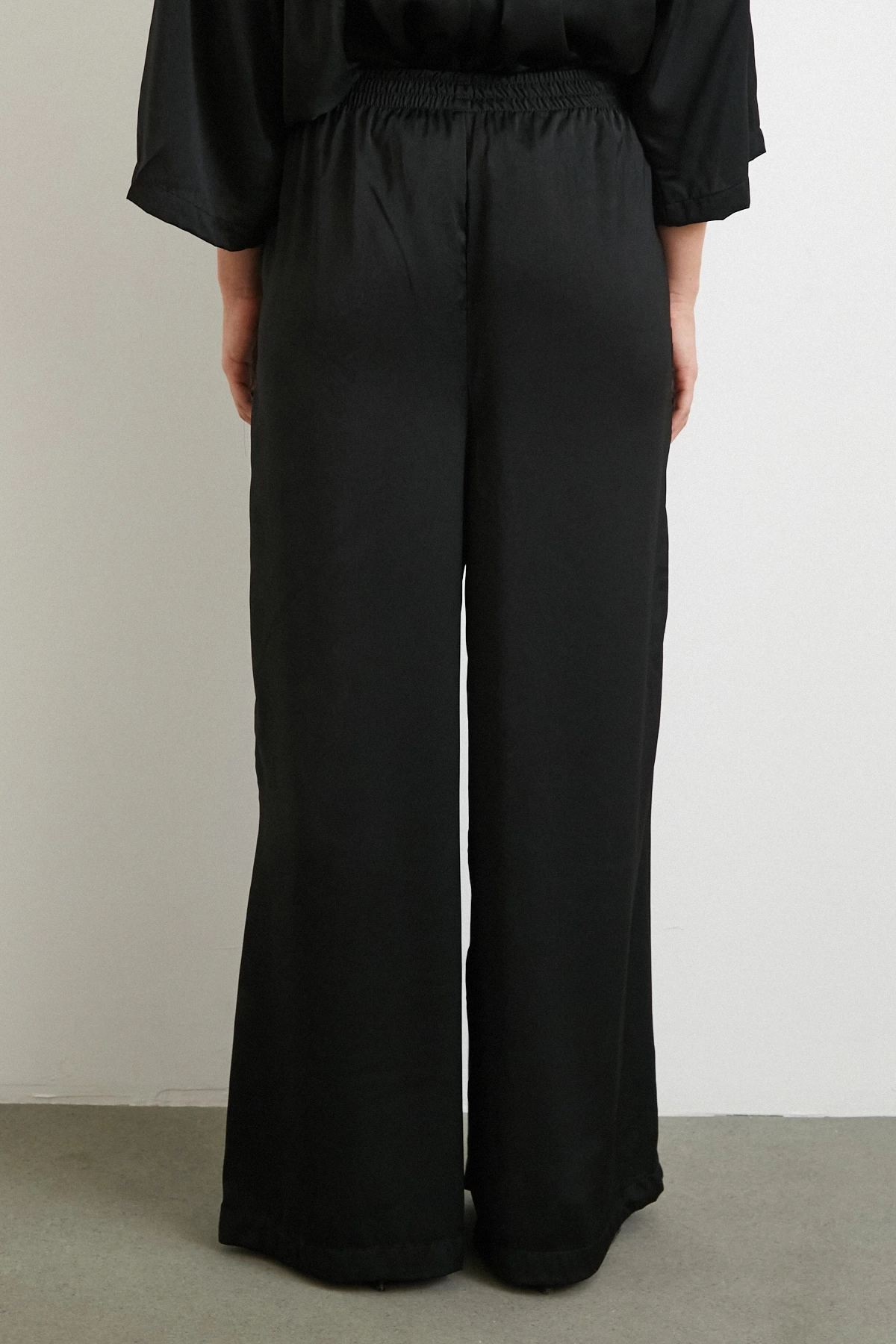 Dökümlü Romantik Pantolon Siyah