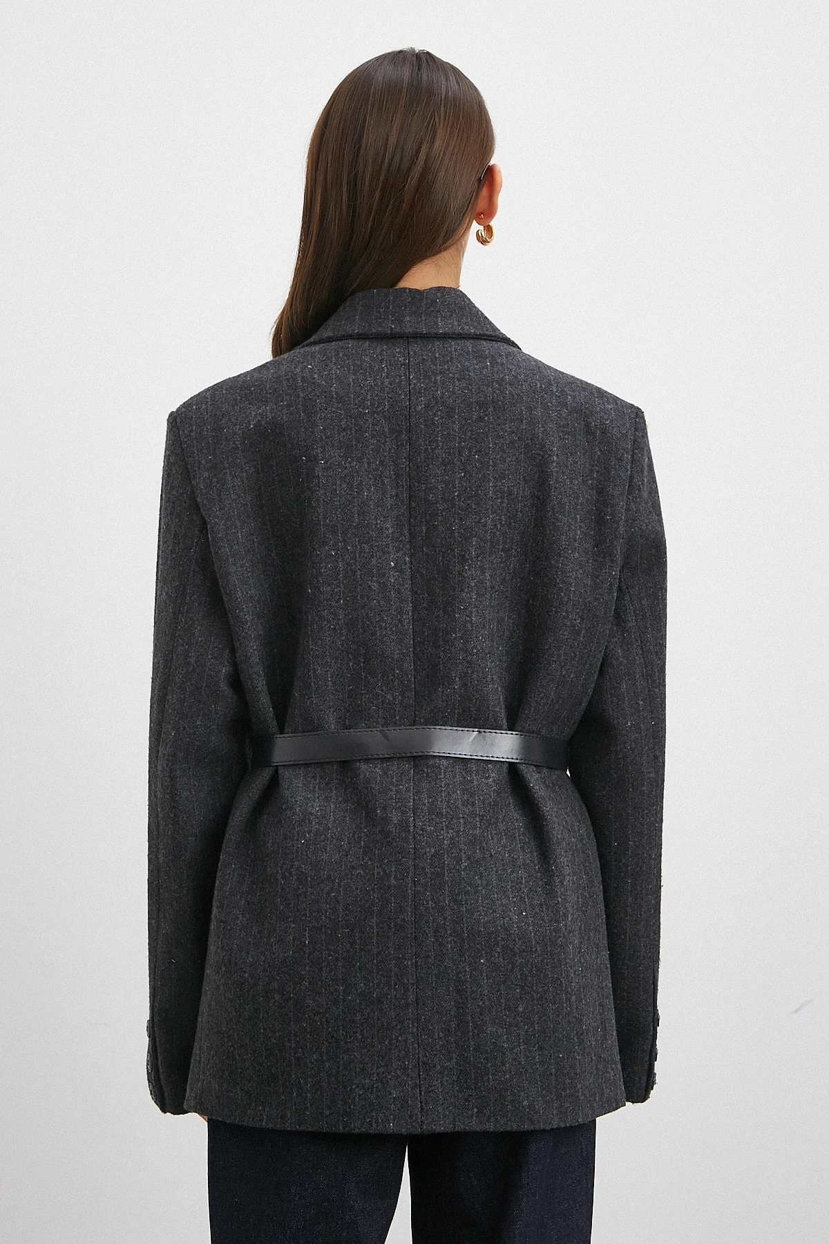 Çizgi Detaylı Kemerli Kaşa Ceket Siyah