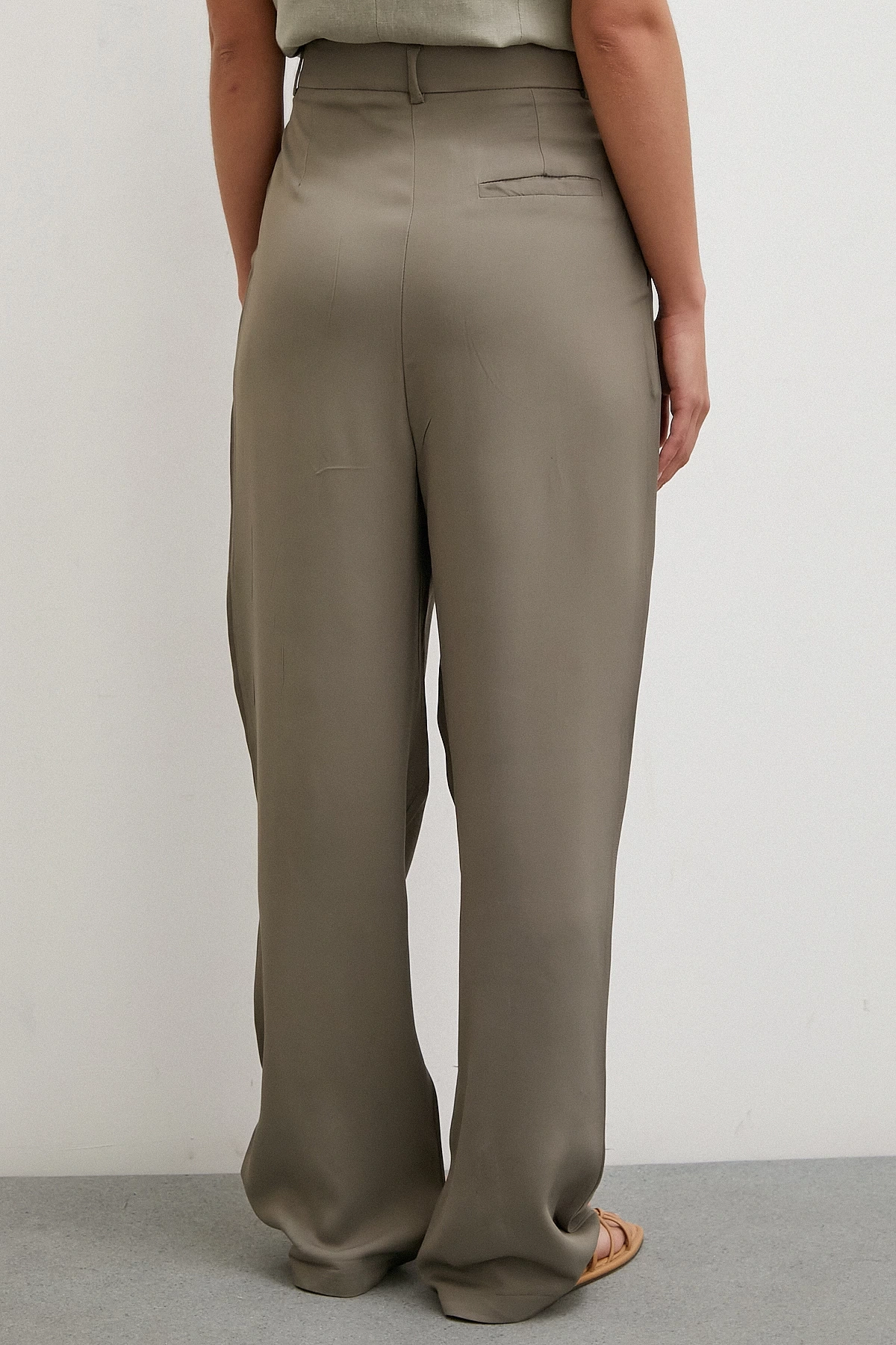Kemer Detaylı Klasik Pantolon Haki