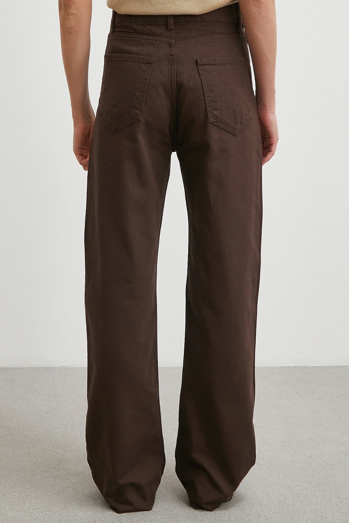 Yüksek Bel Kesik Boru Paça Jean Kahve