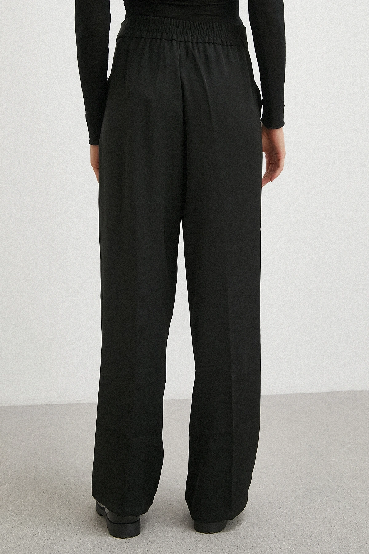 Beli Lastikli Pileli Geniş Paça Pantolon Siyah