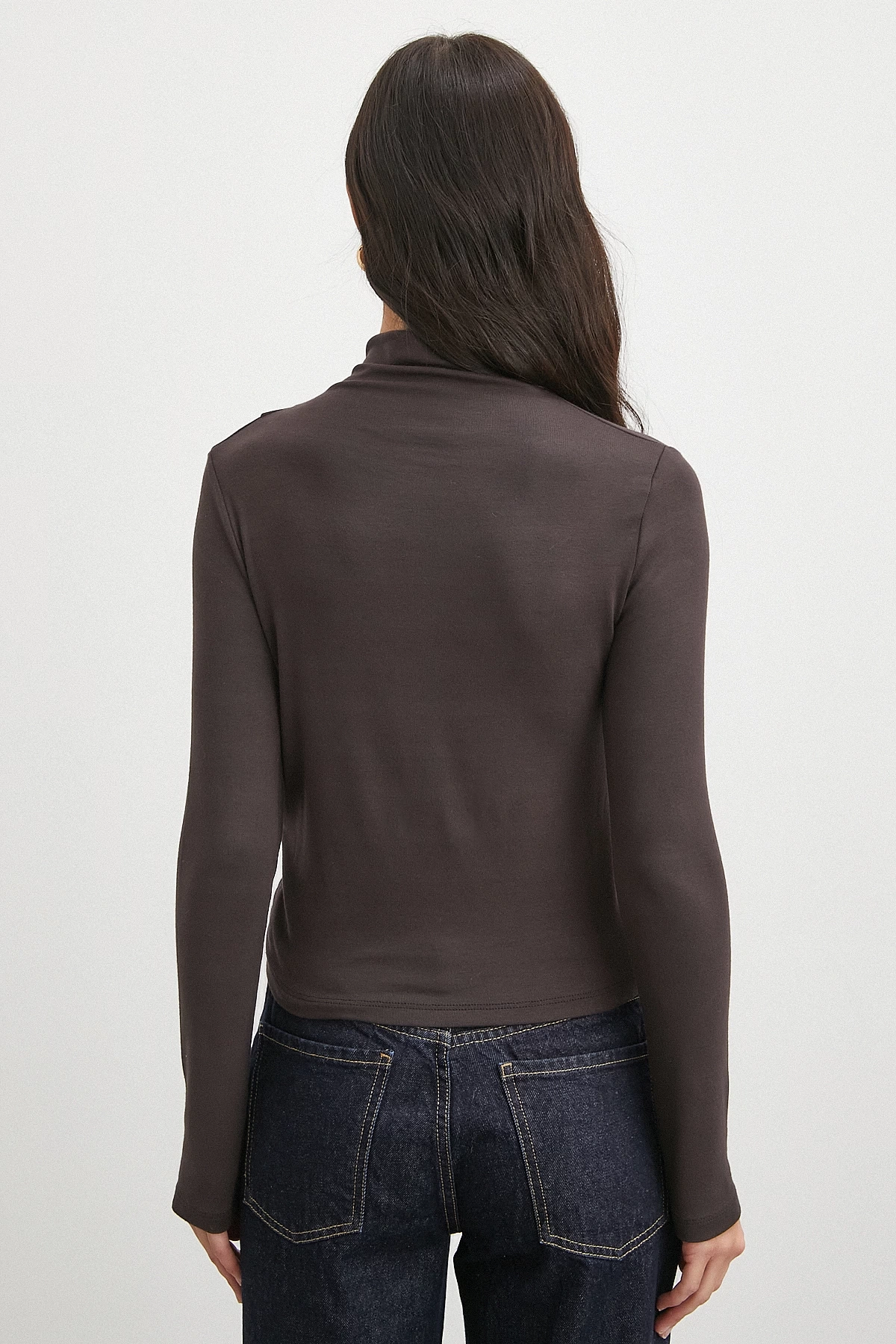 Omzu Pileli Boğazlı Bluz Kahve