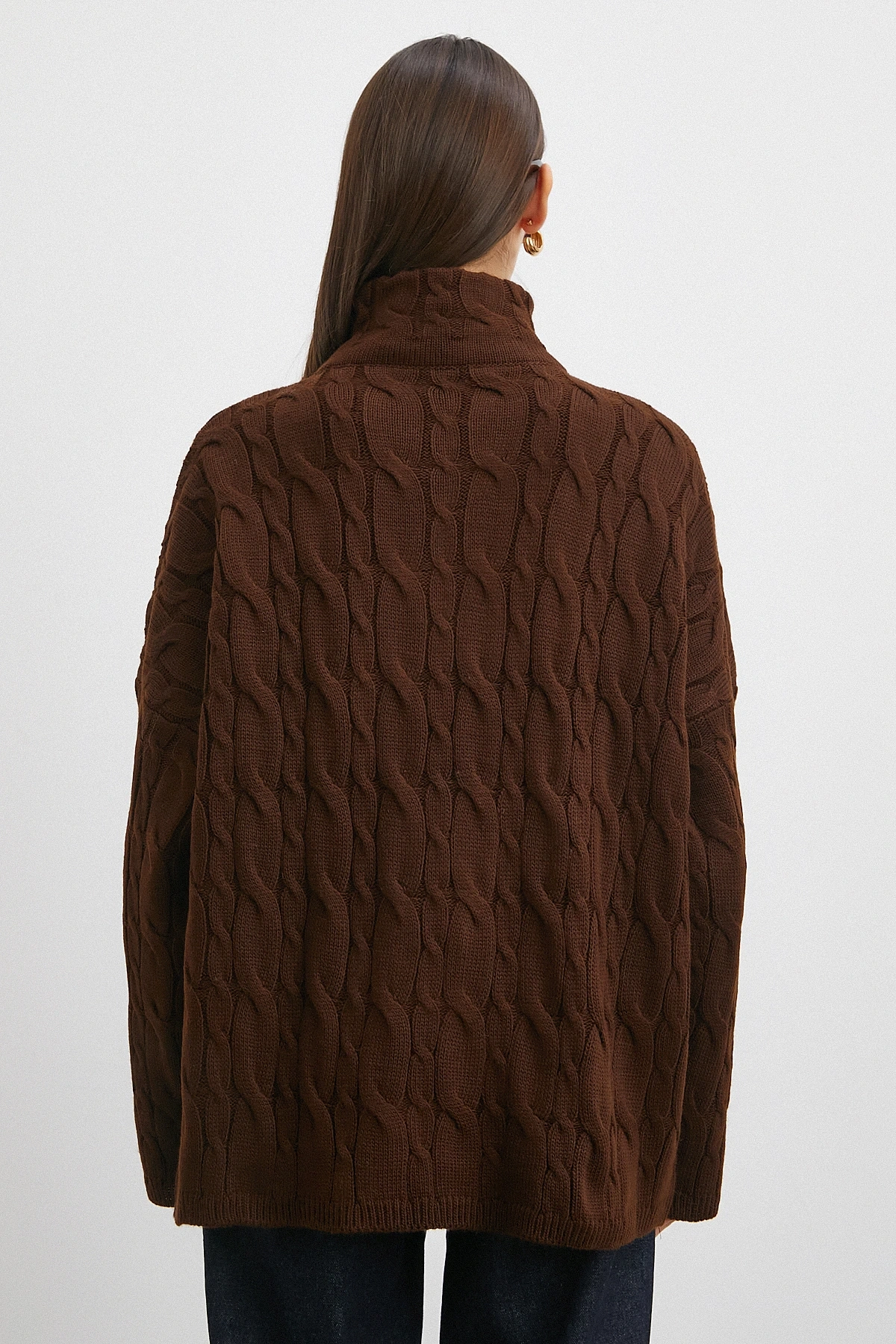 Saç Örgülü Yarım Fermuarlı Kazak Kahve