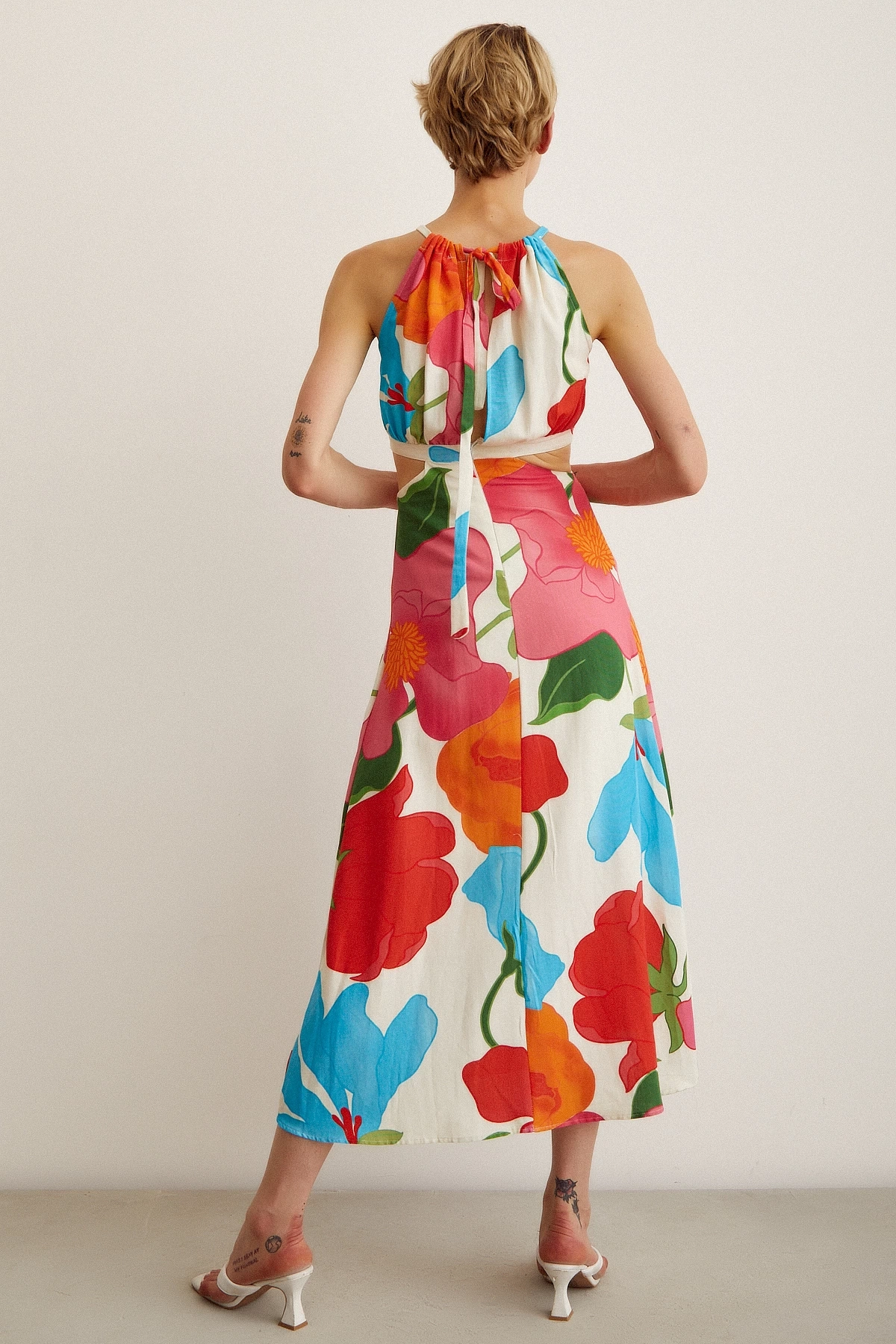 Yanları Dekolteli Askılı Desenli Elbise Mavi