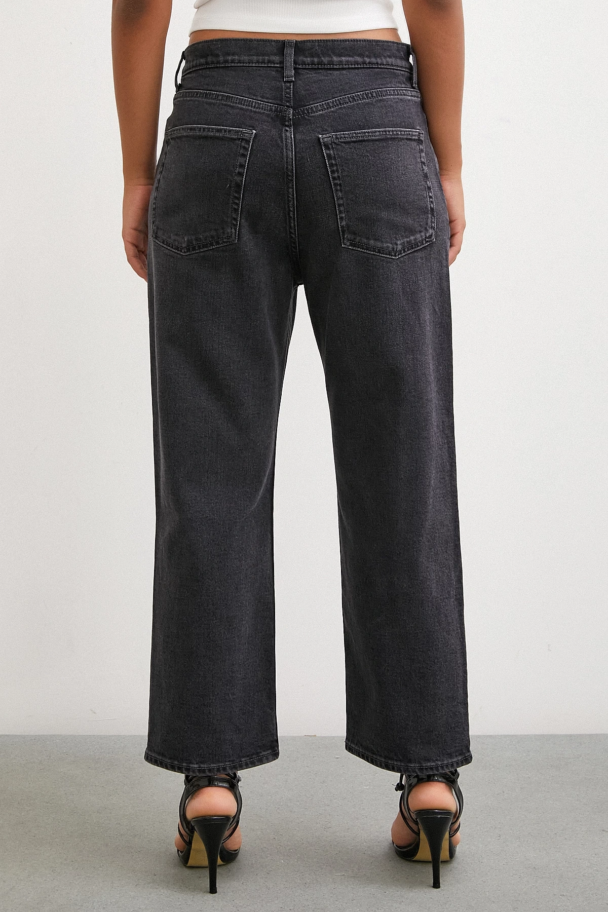 Boru Paça Yüksek Bel Jean Siyah