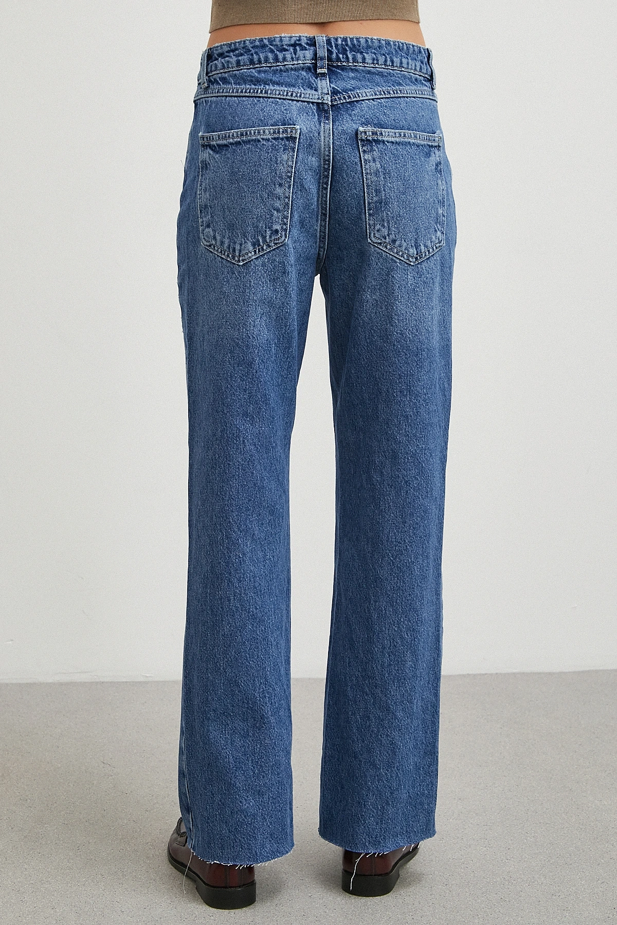 Çapraz Fermuarlı Kesik Paça Düğmeli Jean Lacivert