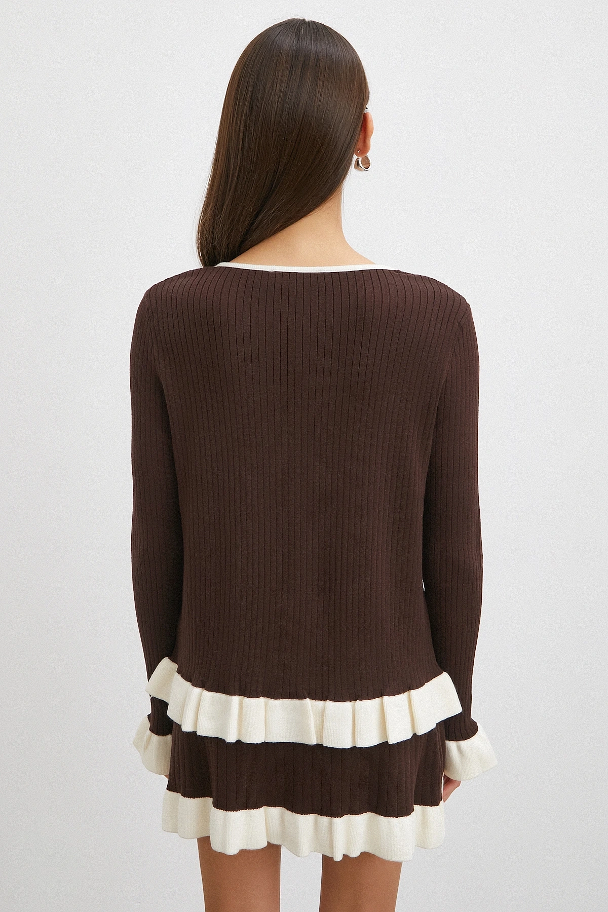 Düğmeli Eteği Fırfırlı Etekli Triko Takım Kahve