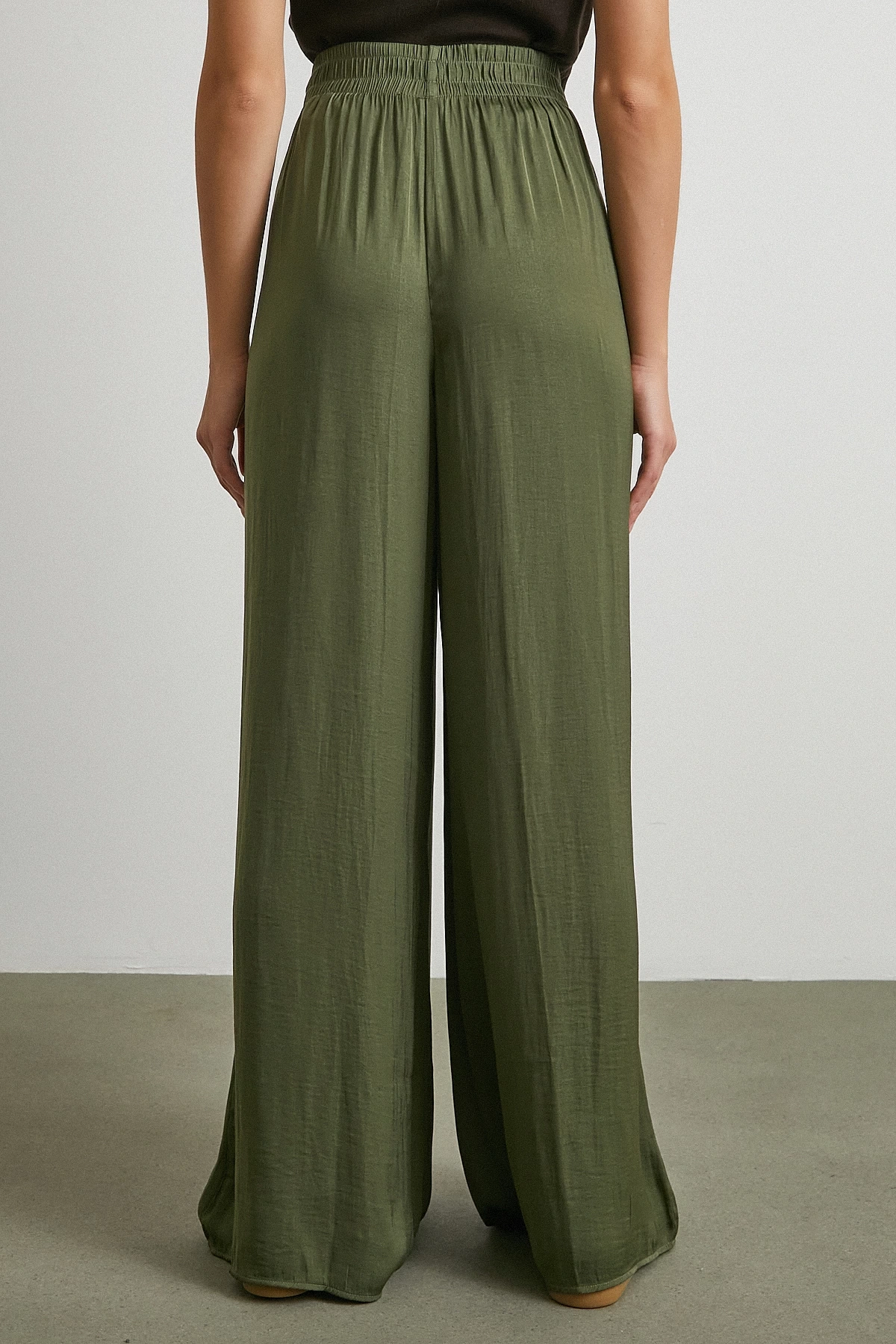 Beli Lastikli Dökümlü Geniş Paça Pantolon Haki