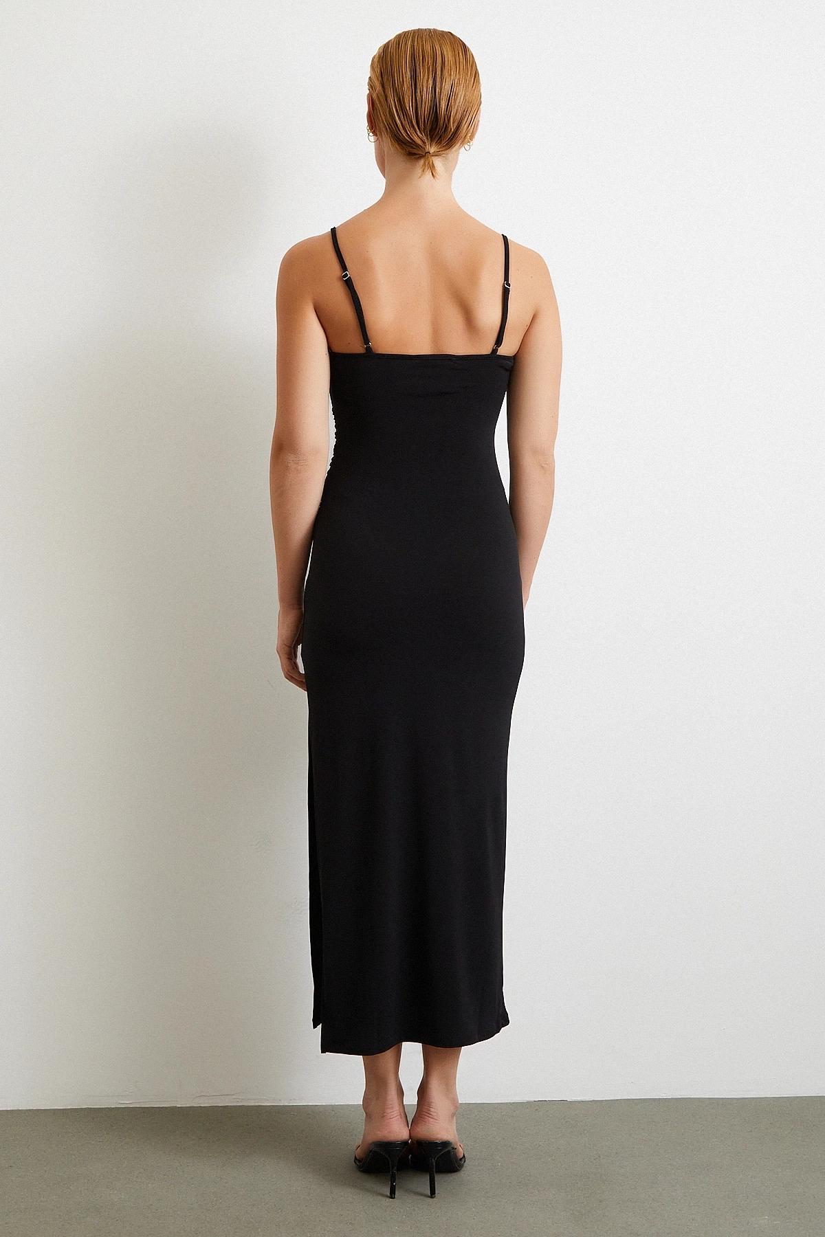 Yanı Büzgülü Askılı Elbise Yırtmaçlı Siyah