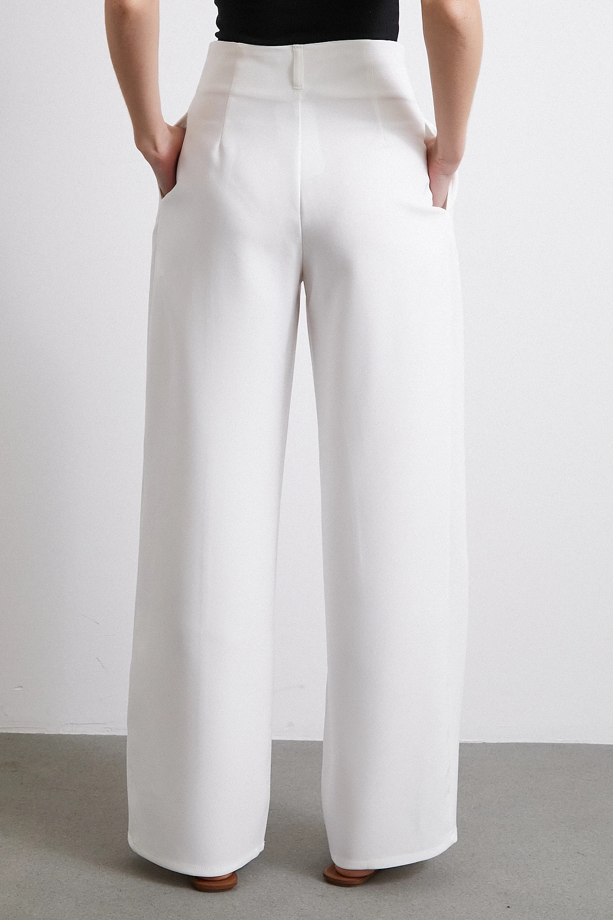 Bel Detaylı Wide Leg Pantolon Ekru