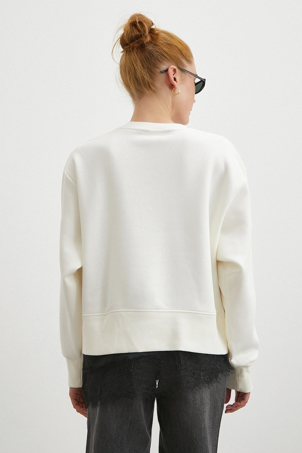 Eteği Dantelli Oversize Sweatshirt Beyaz
