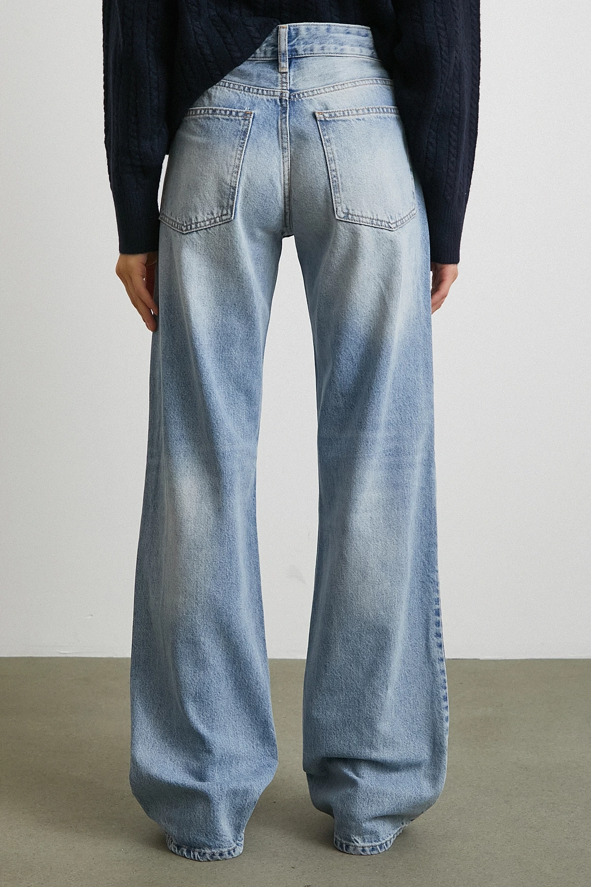 Yüksek Bel Şerit Detaylı Boru Paça Jean Mavi