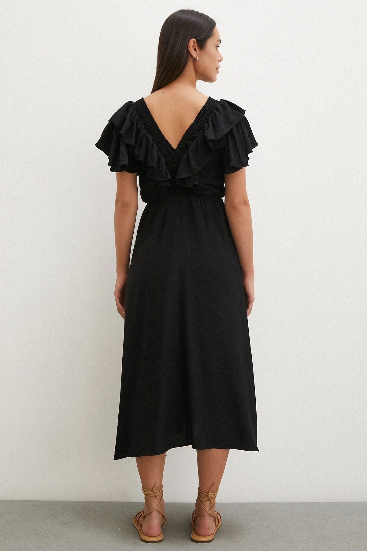 Fırfır Detaylı V Yaka  Gipeli Keten Elbise Siyah