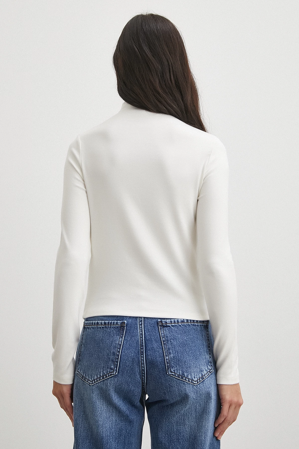 Omzu Pileli Boğazlı Bluz Beyaz