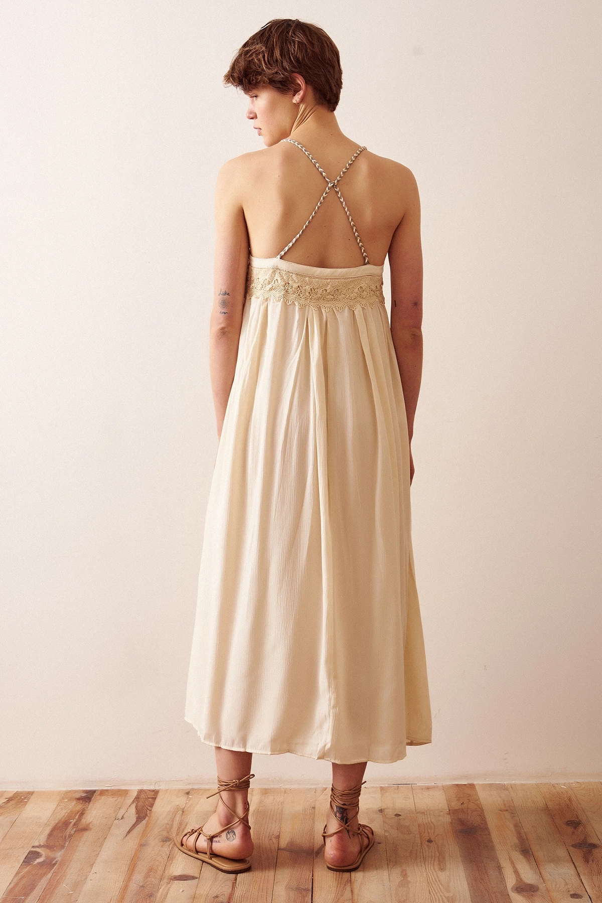 Dantel Detaylı Askılı Salaş Elbise Krem