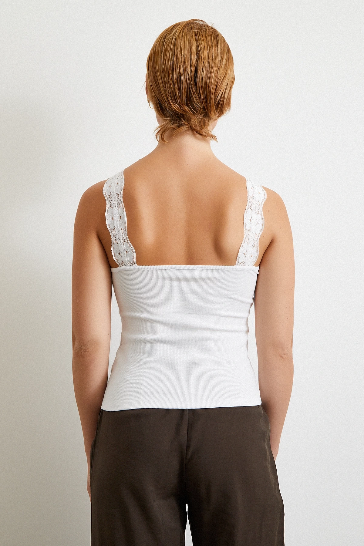 Dantel Askılı Top Beyaz