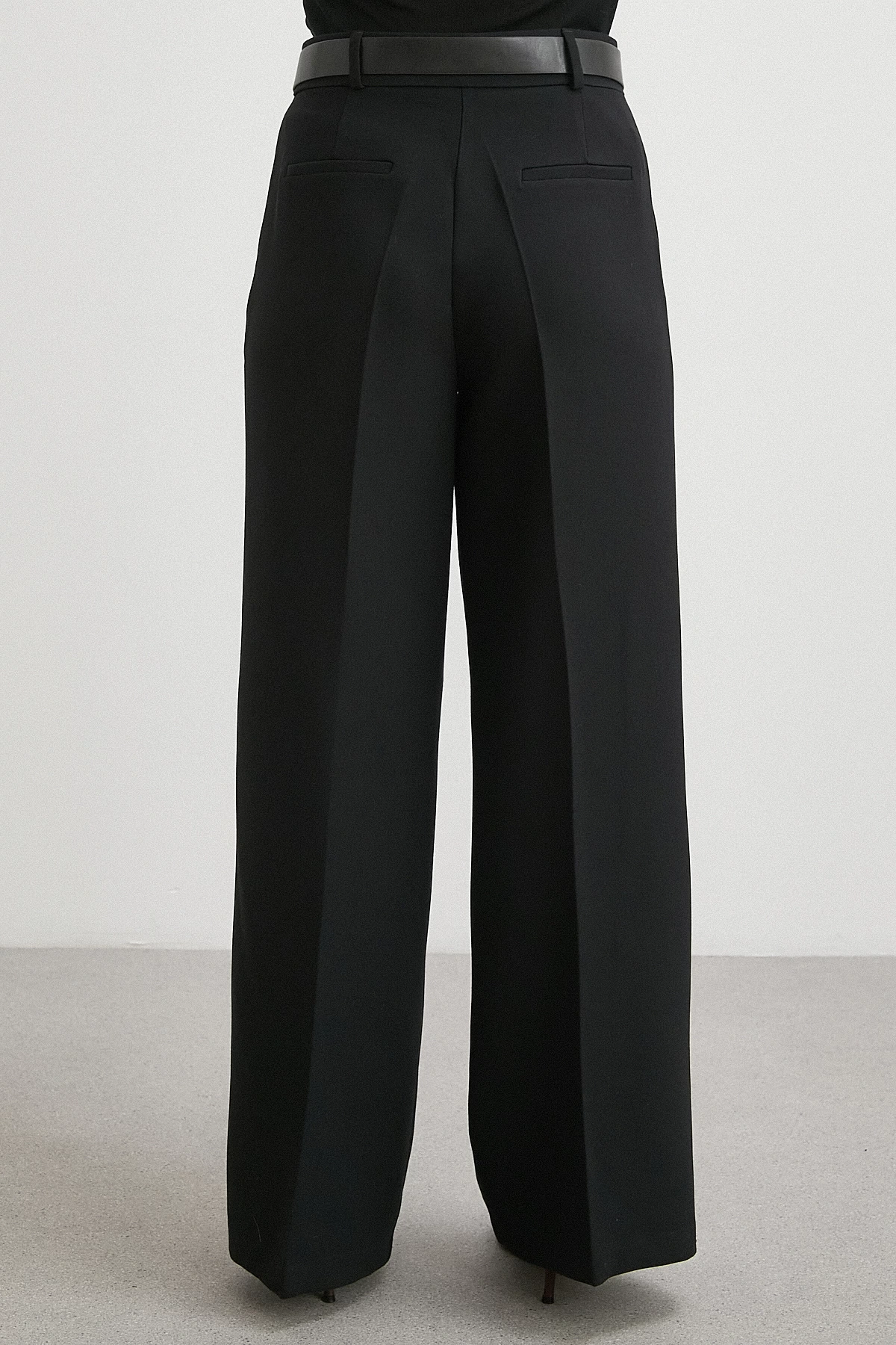 Deri Kemerli Geniş Paça Pantolon Siyah