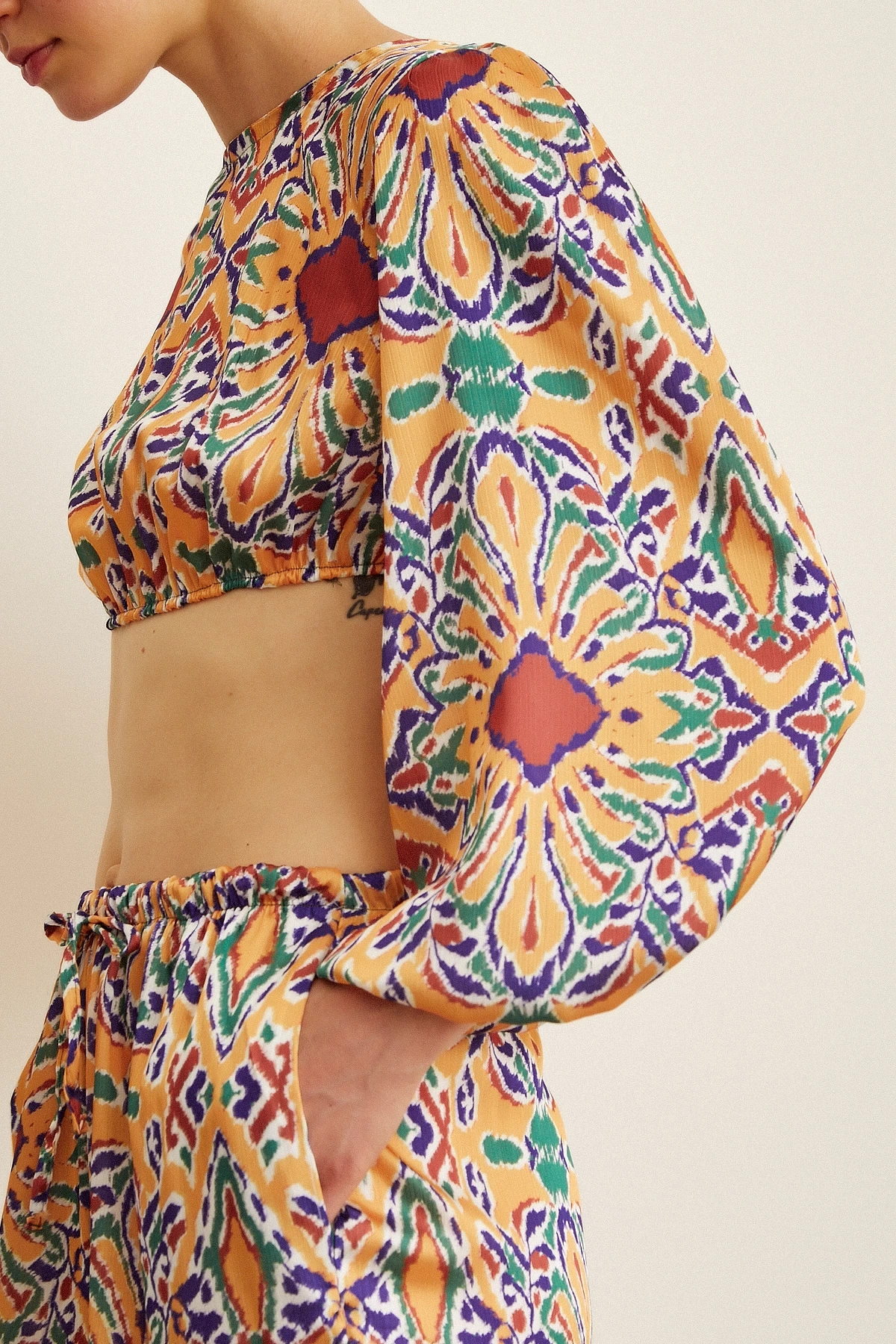 Sırt Dekolteli Crop Hardal