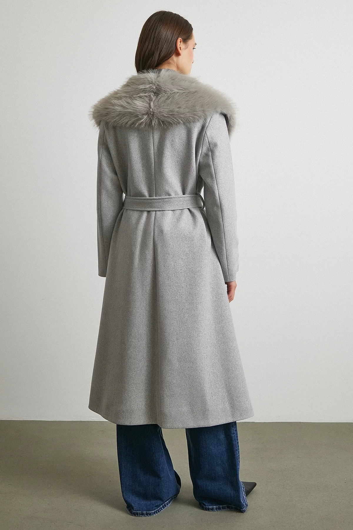 Kürk Yaka Kuşaklı Kaşe Kaban Gri