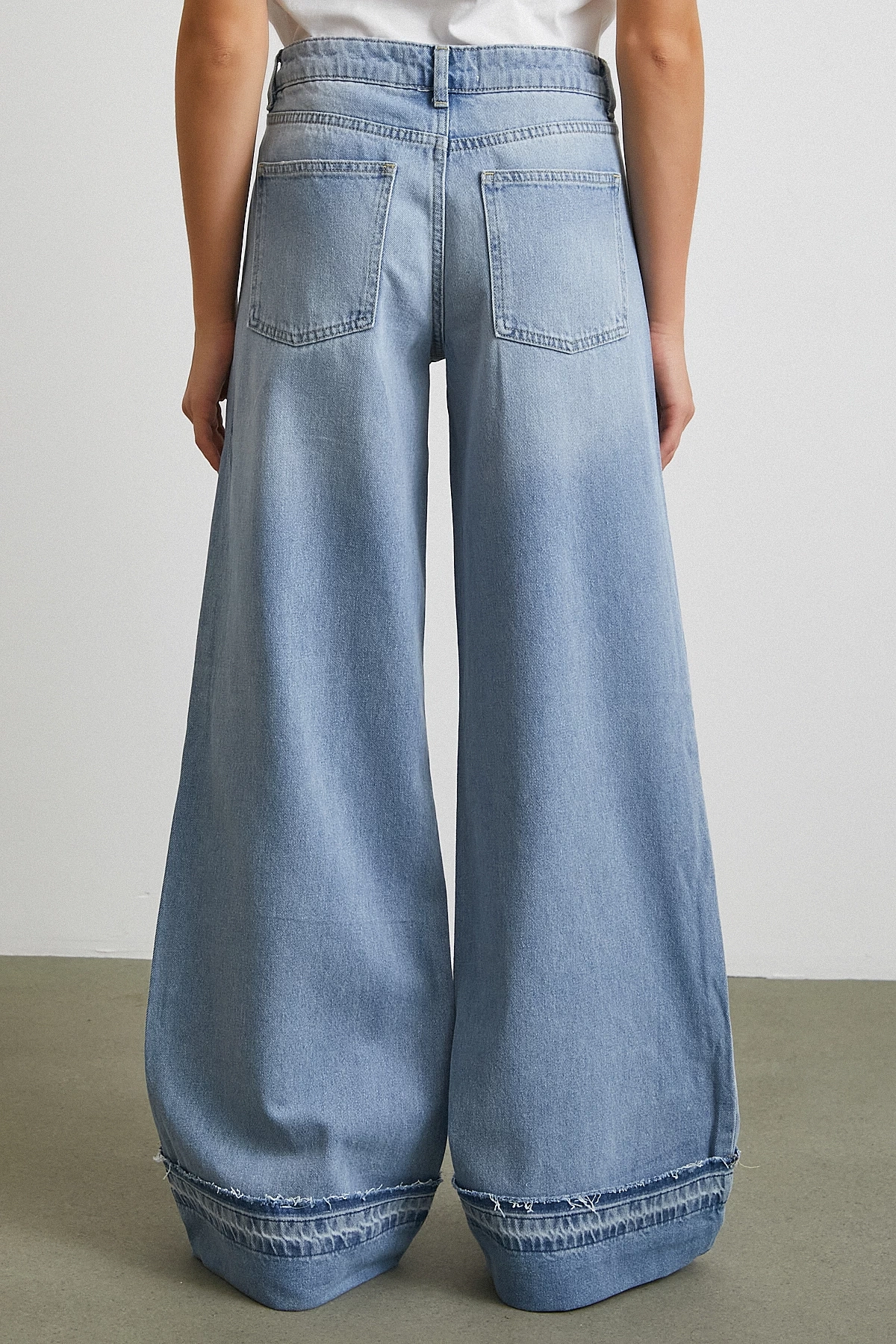 Paçası Katlamalı Geniş Paça Jean Buz Mavisi