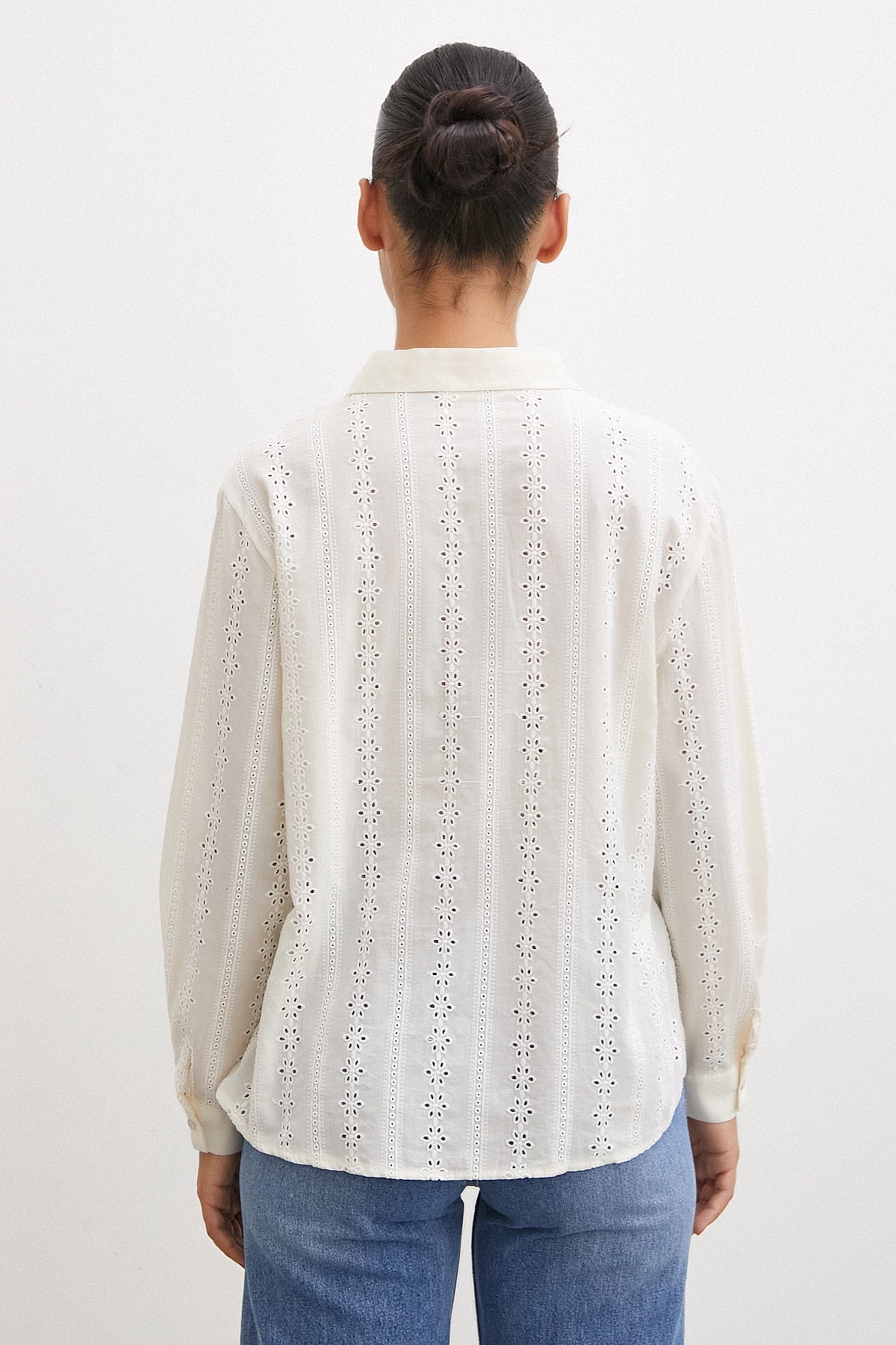 Fisto İşlemeli Gömlek Krem