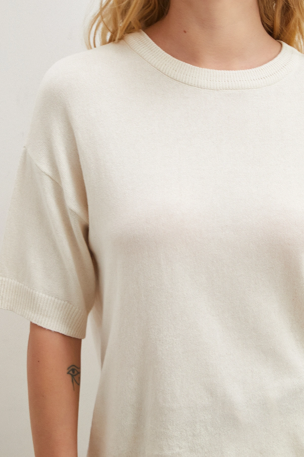 Bisiklet Yaka Triko T-shirt Ekru
