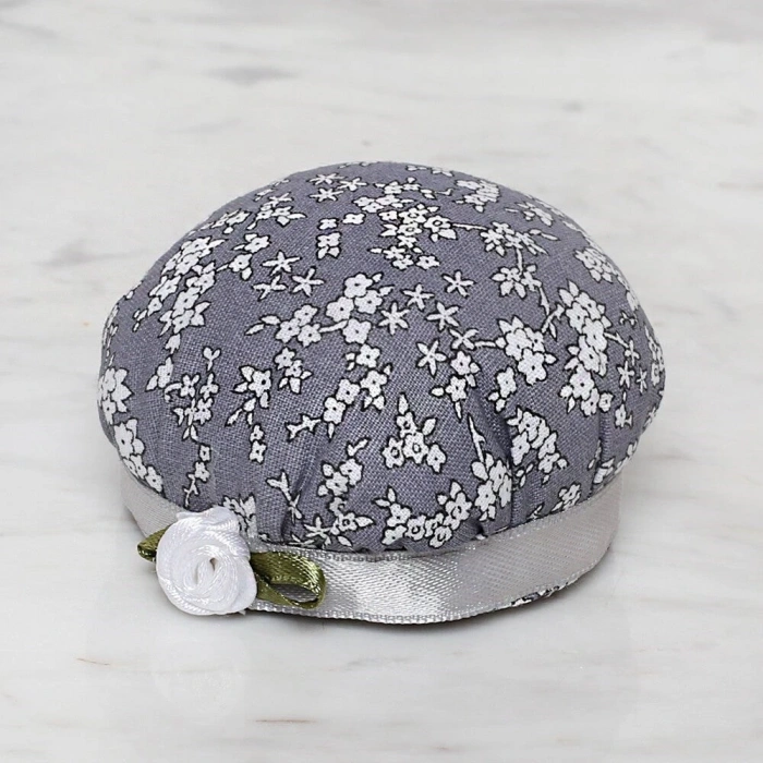 Loren Kola Takılabilir İğnedenlik Gri Çiçekli