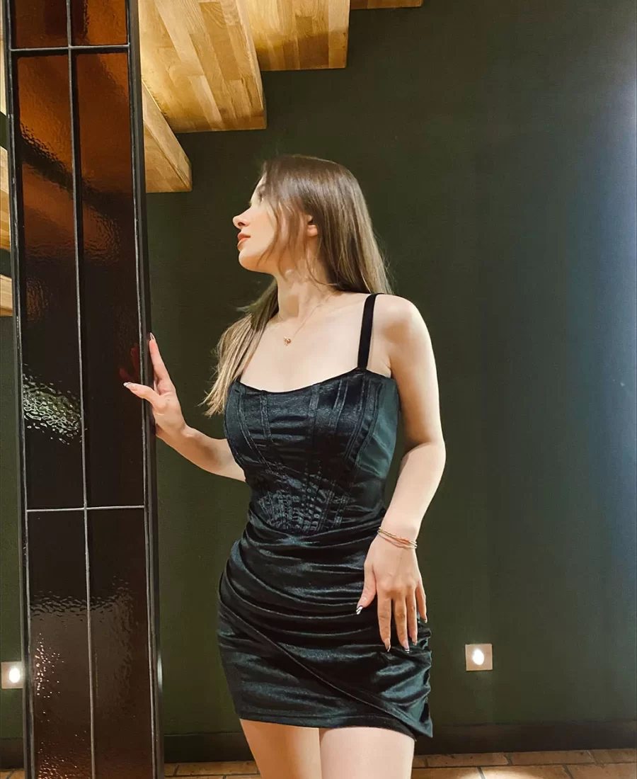 Kadife Askılı Elbise