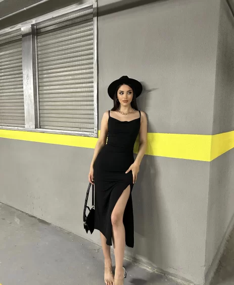Askılı Sandy Yırtmaçlı Elbise