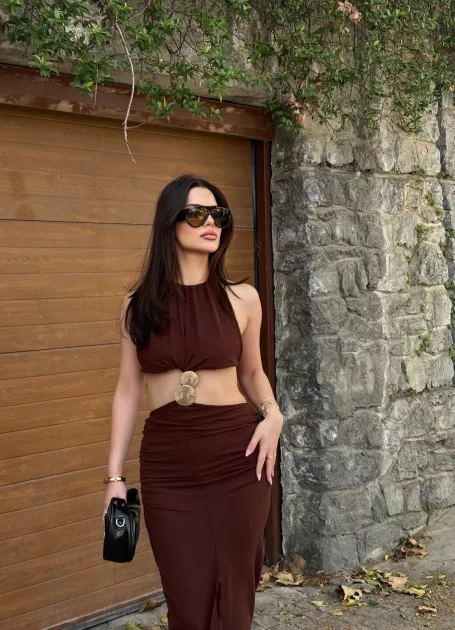 Kahverengi Metal Detaylı Halter Elbise