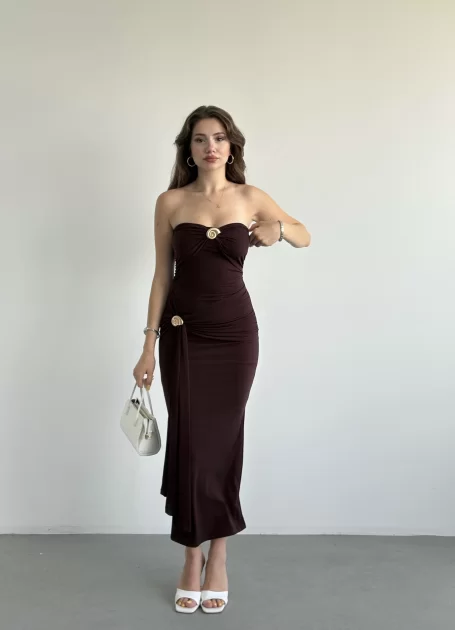 Straplez Göğüs Aksesuarlı Elbise