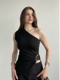 Tek Omuz Beli Tokalı Bluz