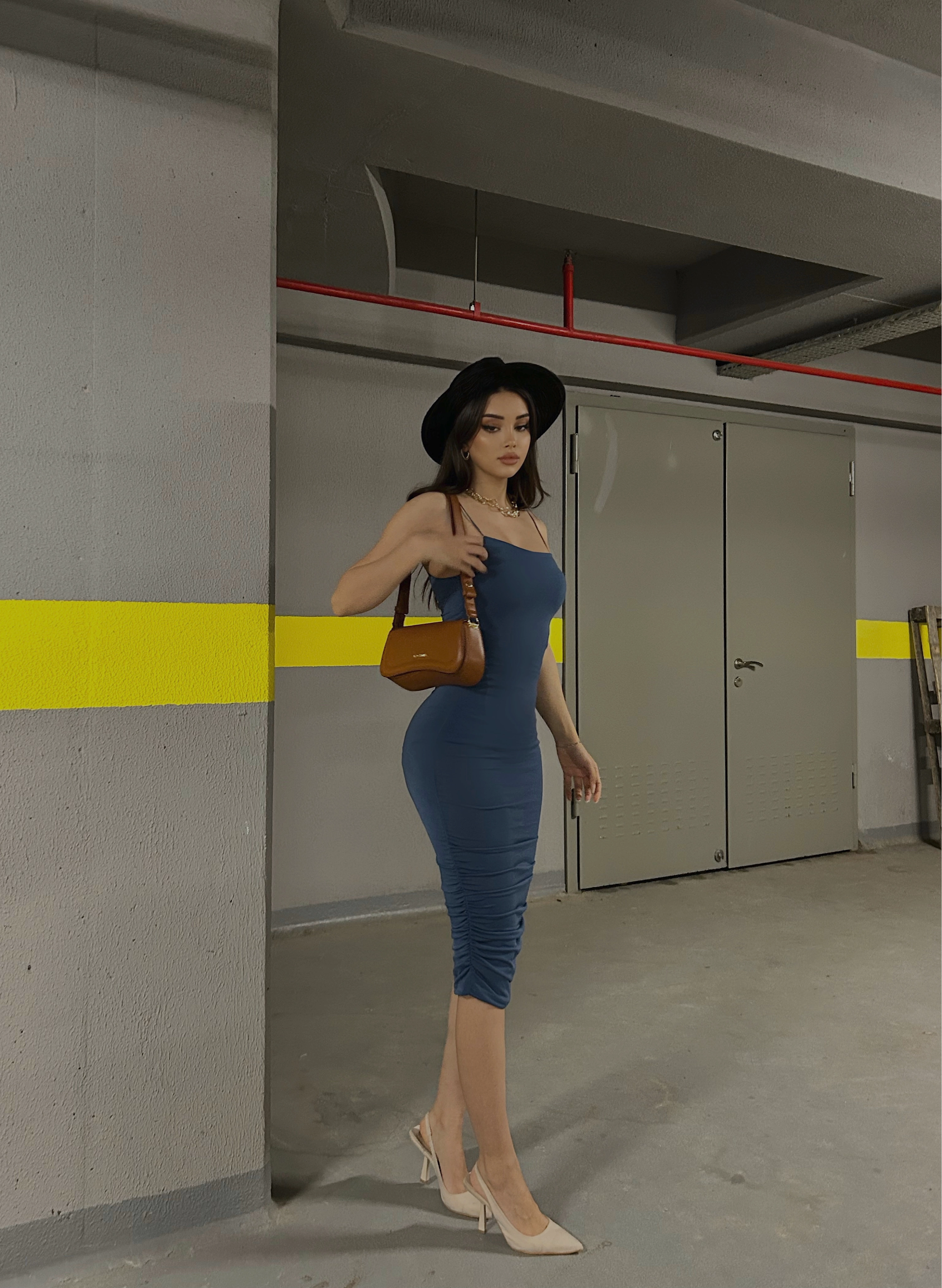 Yanı Büzgülü Uzun Elbise