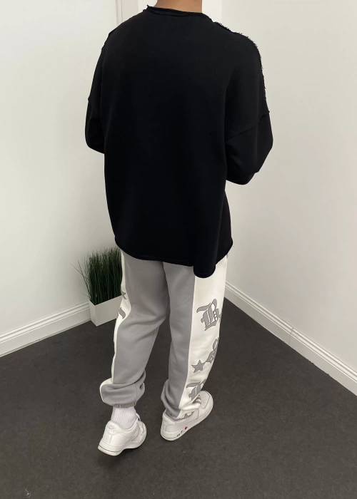 Siyah kesik yaka basic sweat